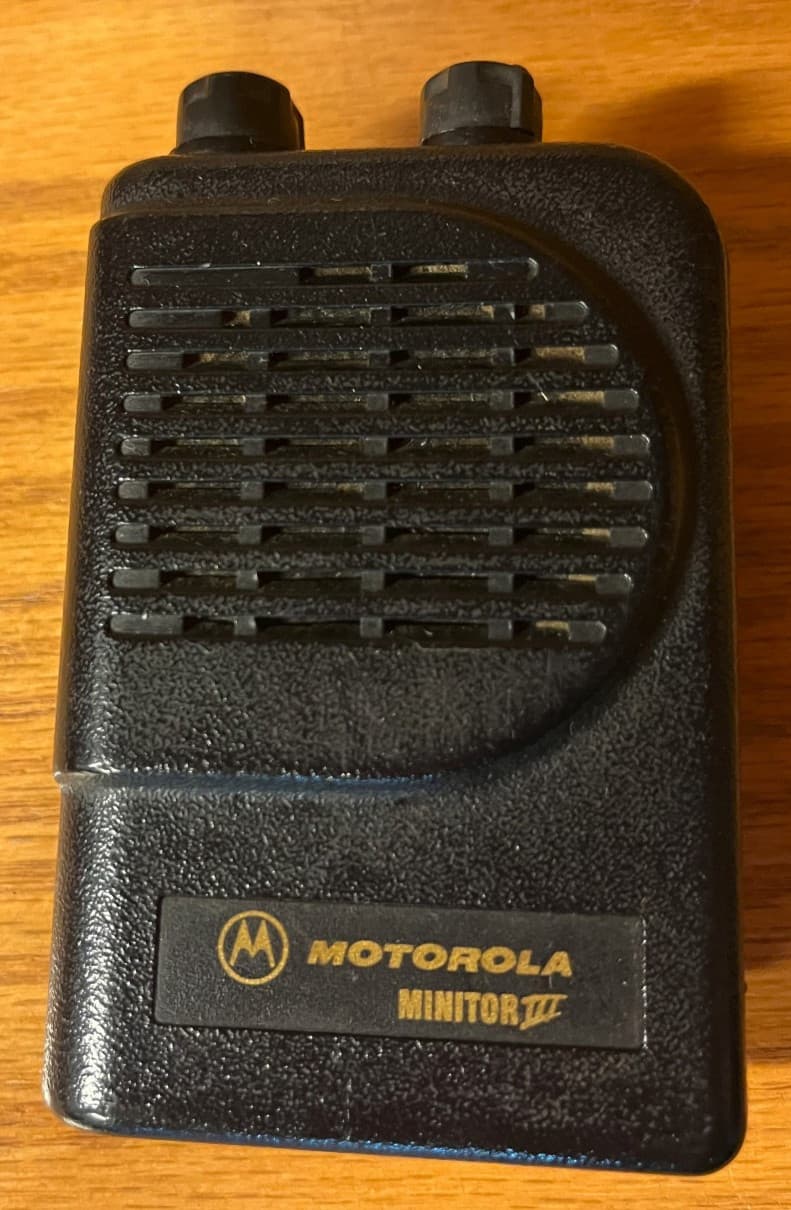 Motorola Minitor III Alert Monitor Receiver Pager & Charger & Manual - Powers Up 2