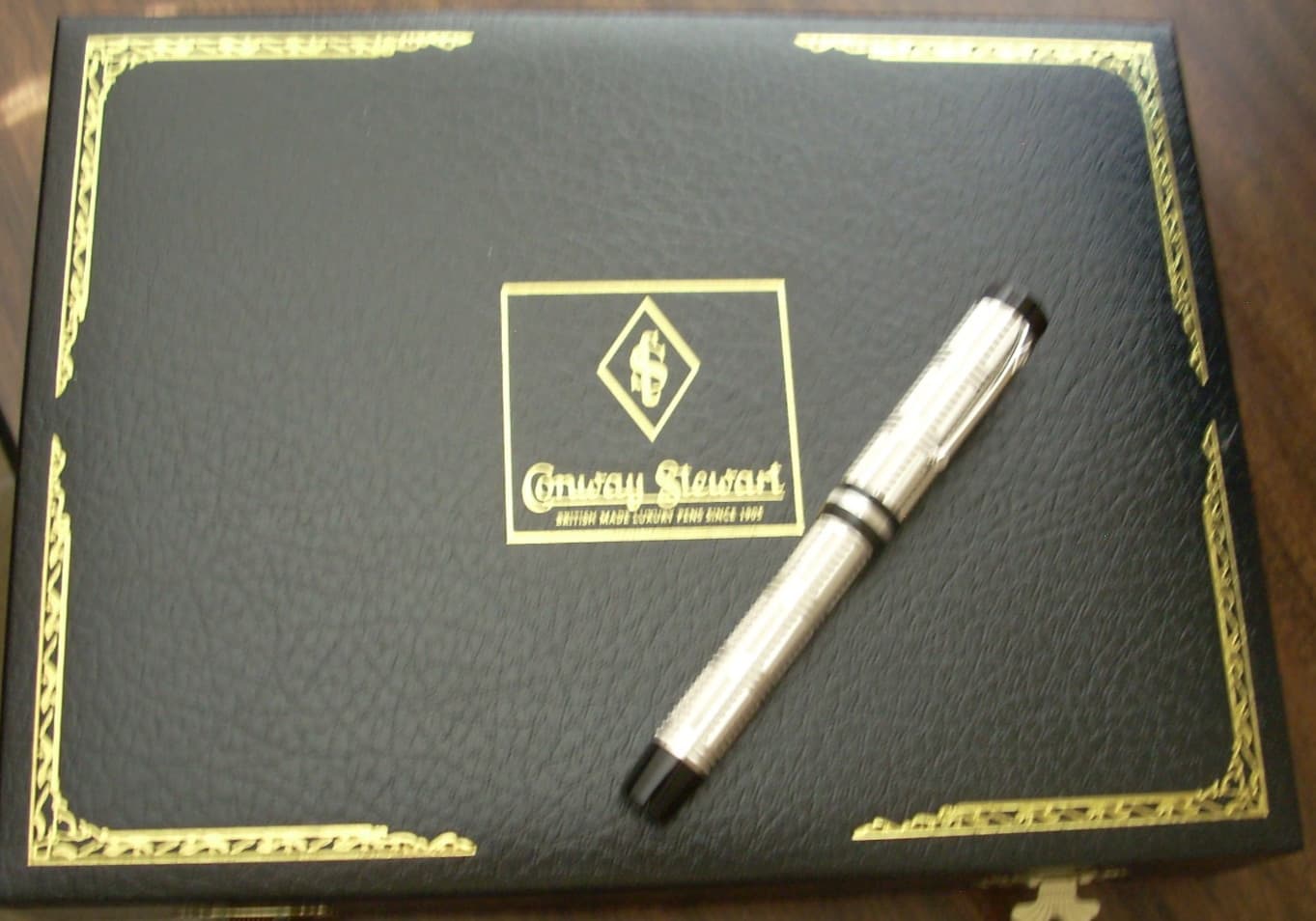 CONWAY STEWART - RIKILL CHURCHILL FOUNTAIN PEN - LIMITED EDITION 2