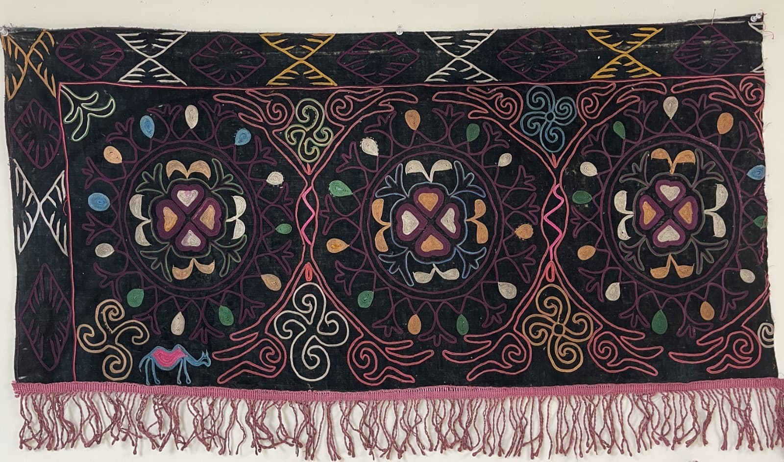 OLD CENTRAL ASIAN KYRGYZ SILK EMBROIDERY WALL DECORATION 2