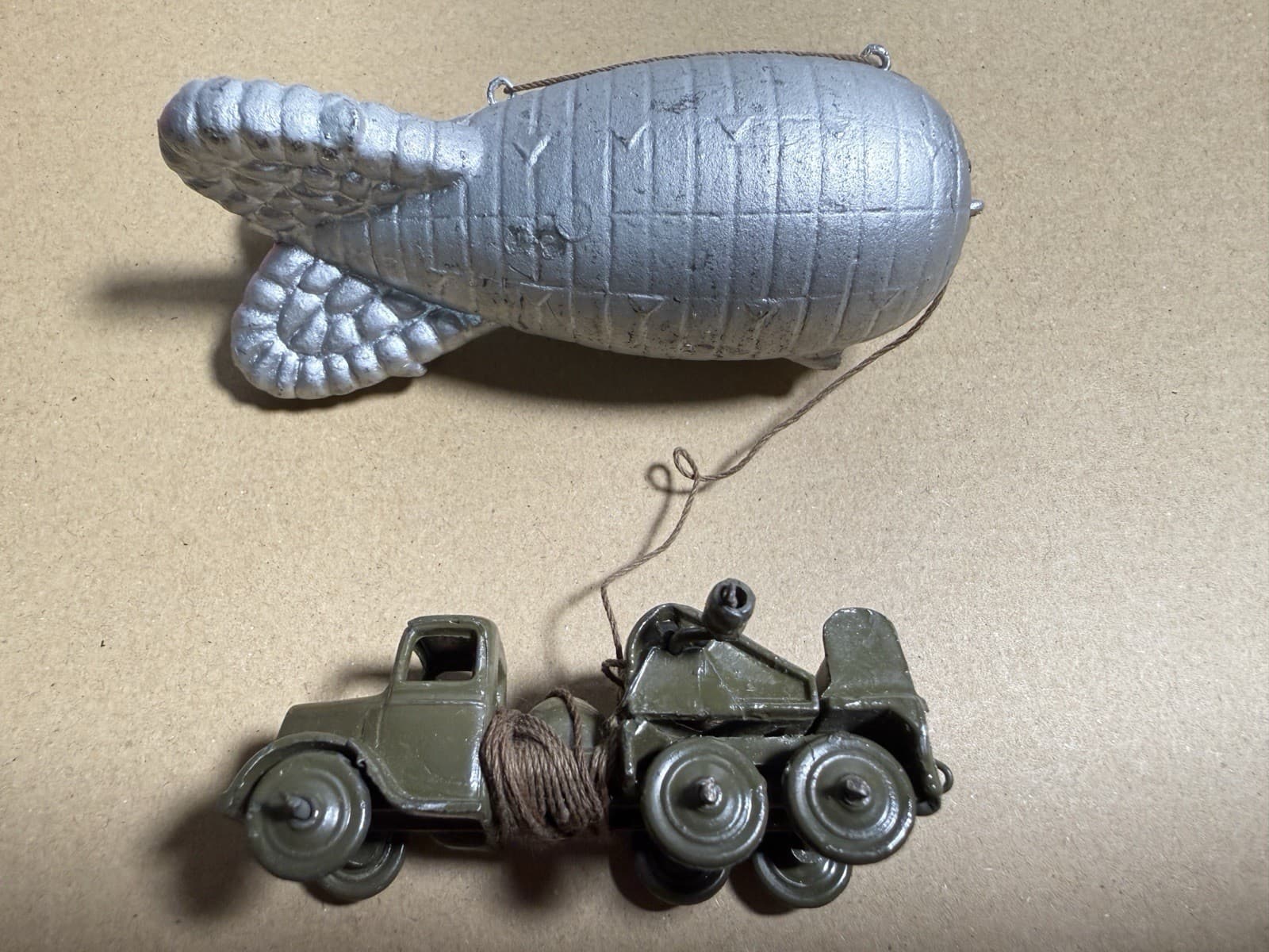 Vintage Toys Britain's Barrage Balloon and Lorry No. 1855,rare,almost Mint 2