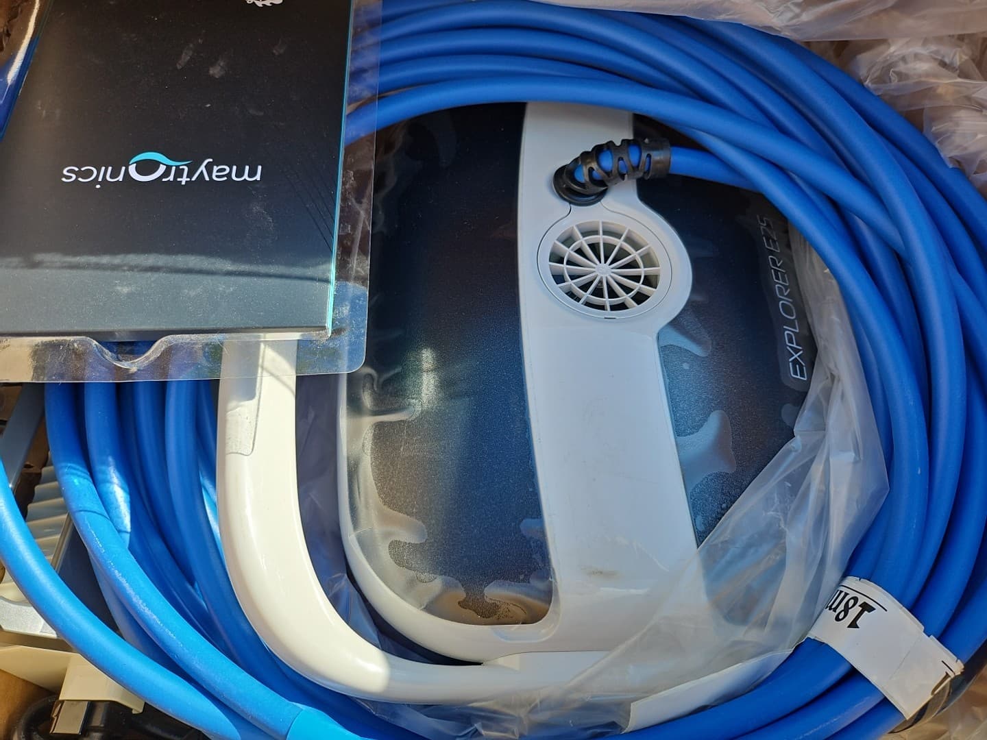 Dolphin Explorer E25 Wi-Fi Robotic Pool Vacuum Cleaner Pools up to 50 FT See Pic