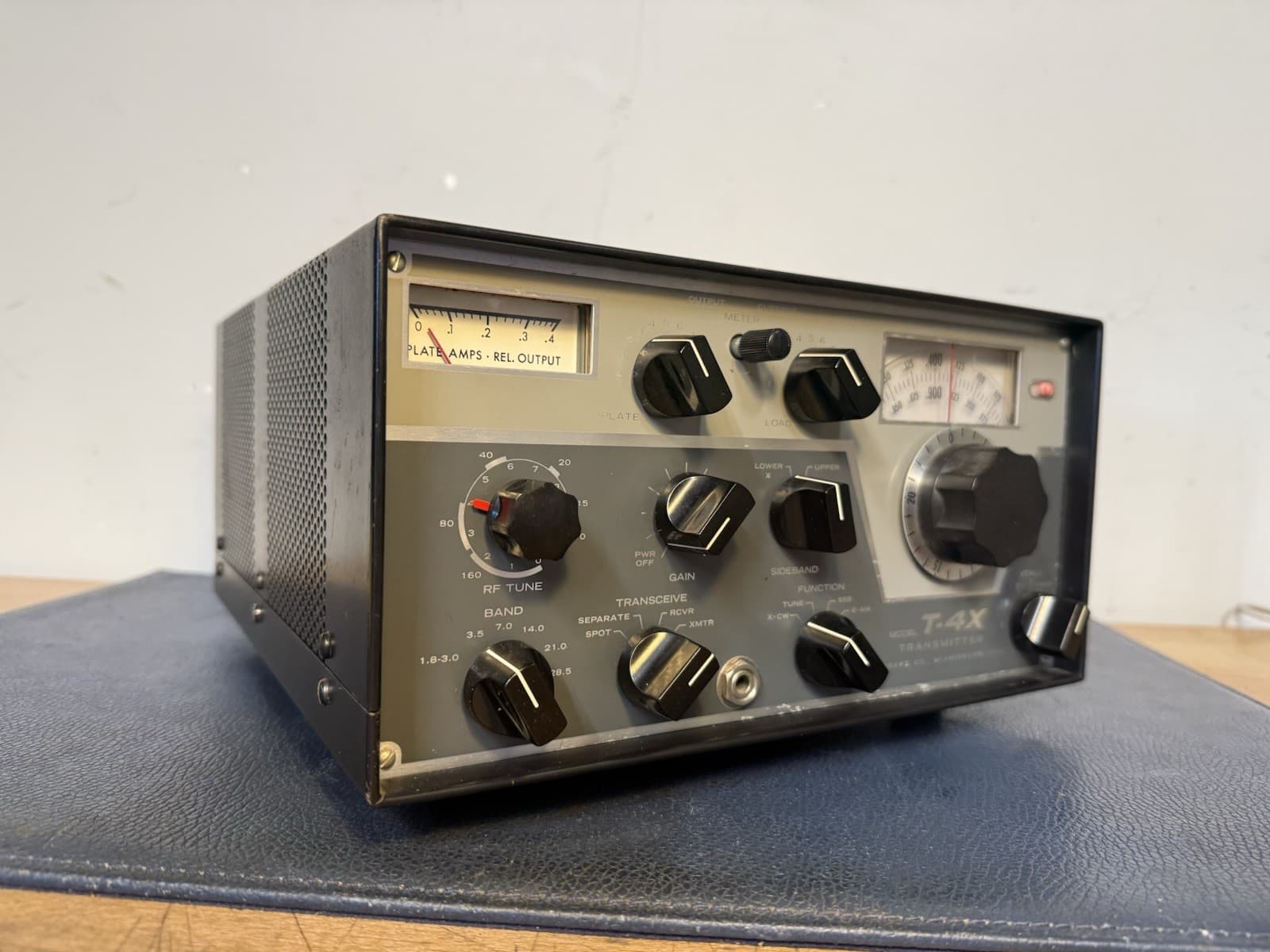 DRAKE T-4X HF TRANSMITTER (SN-11638) Working Powers On & Good Bias