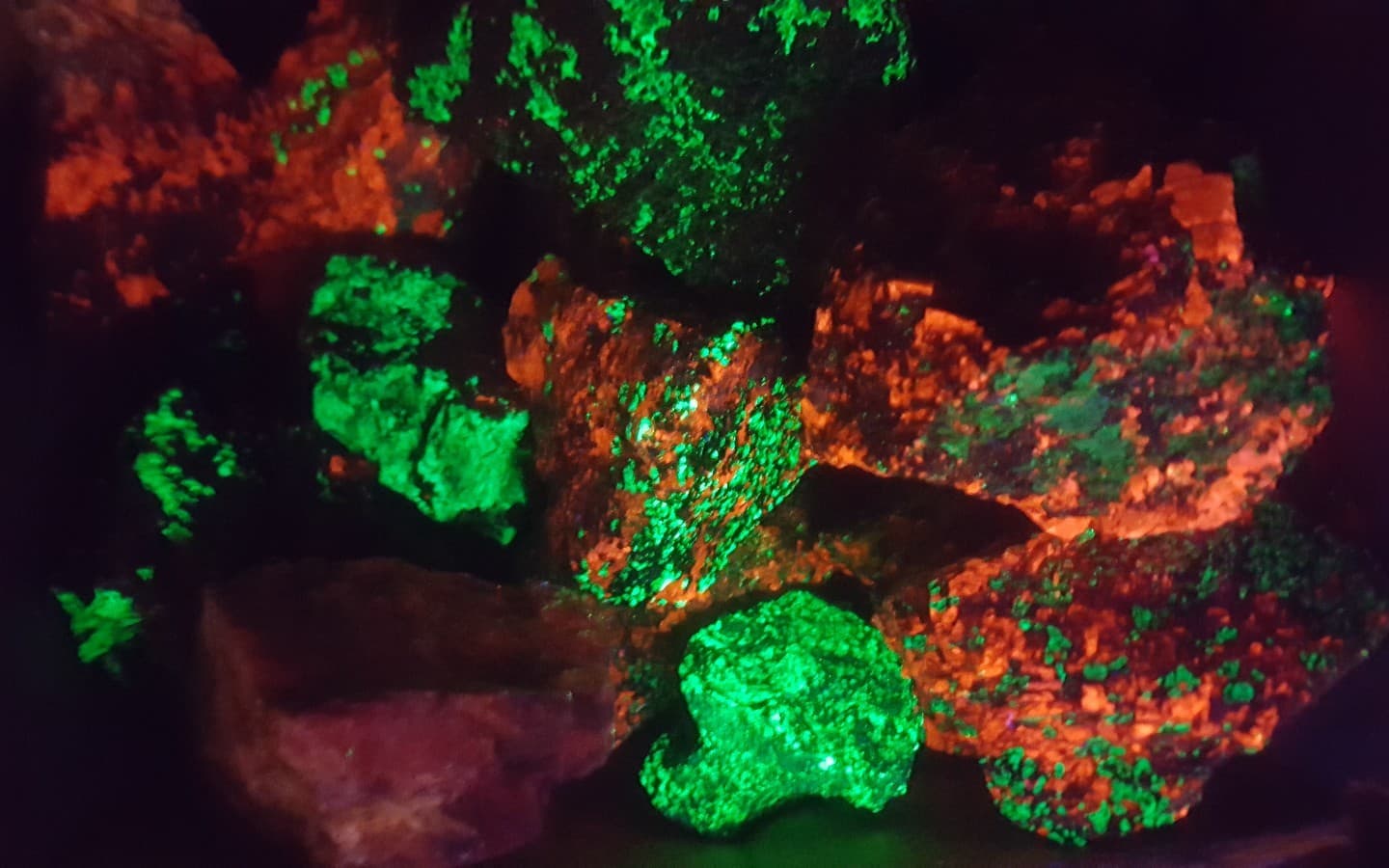 1 Pound+ Lot of Franklin New Jersey Fluorescent Rocks Minerals Willemite Calcite 3