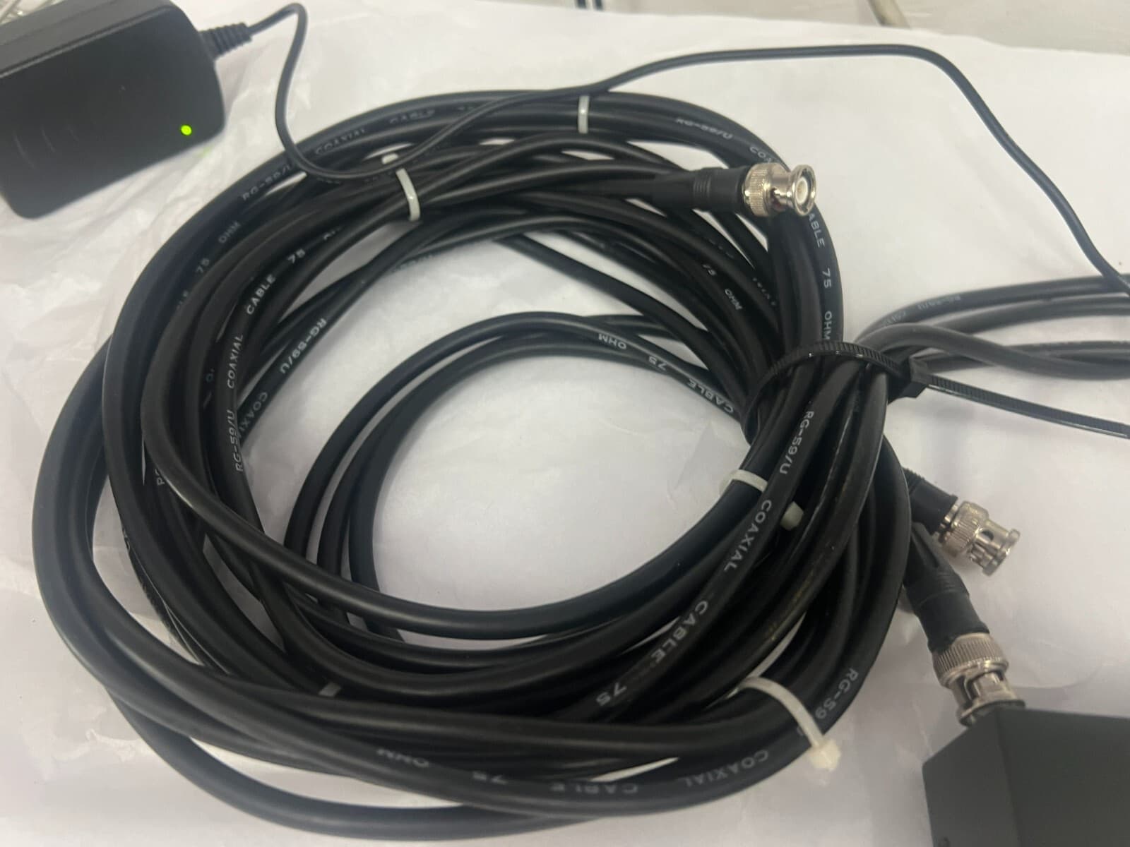 Color Quad Processor PIPV2 NTSC 4-Channel Picture-In-Picture w/cables & power ad 5