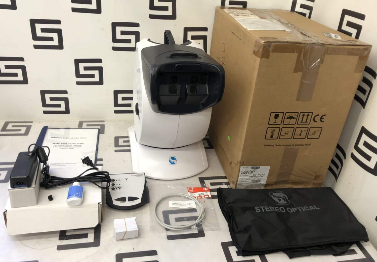 Stereo Optical Optec 5500 Motorized Vision Tester 5500 Screener W/ 12 SLIDES