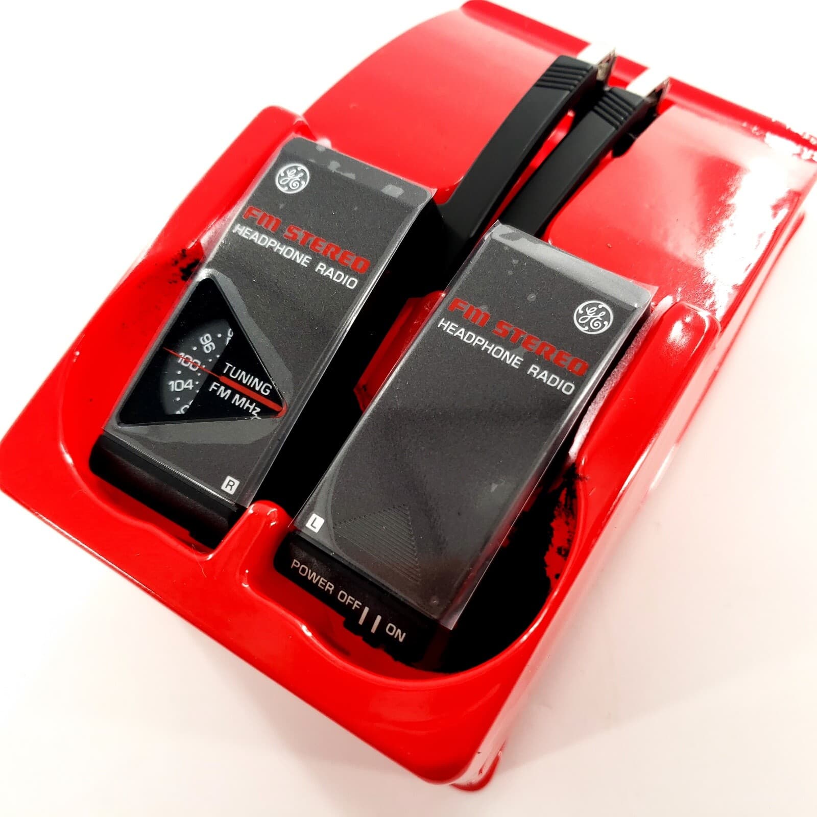 GE General Electric 7-1285 FM Stereo Collapsible FM Radio Brand New Damaged Pads 2