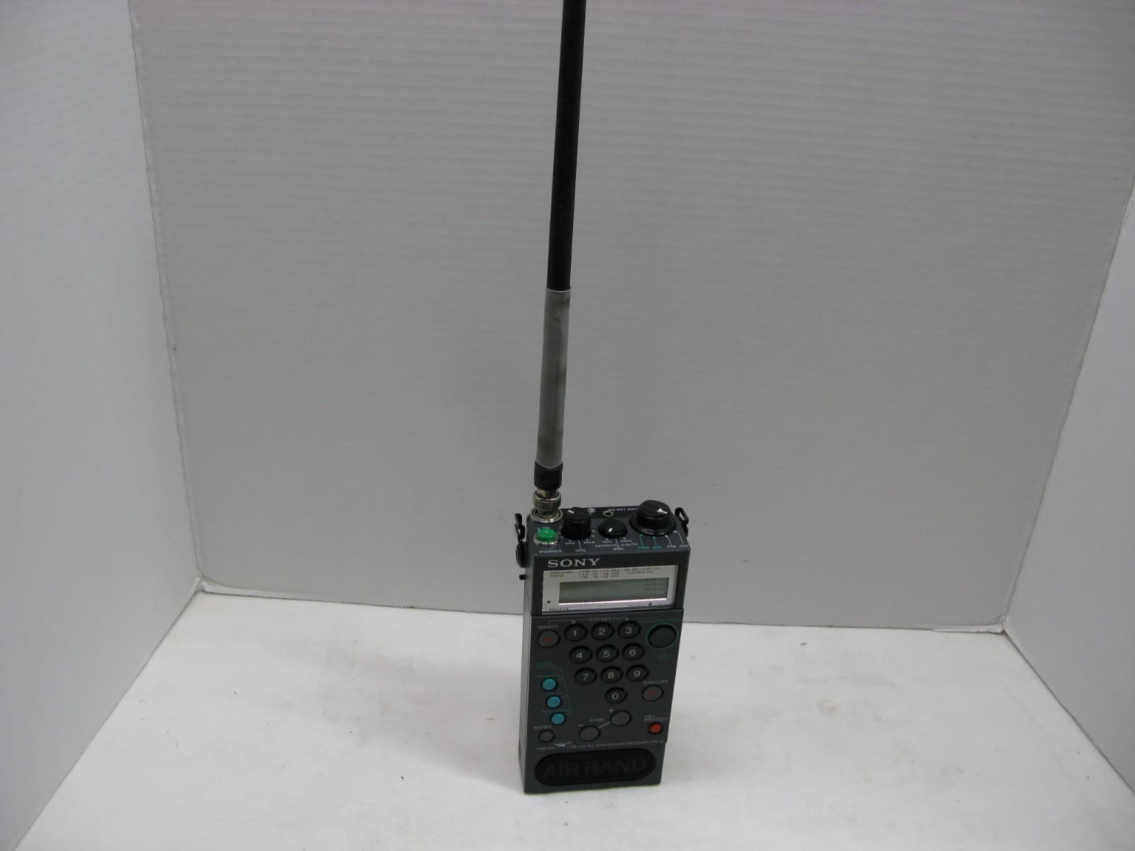 SONY AIR 8 FM-AM-PLL SYNTHESIZED RADIO RECEIVER WITH ANTENNA