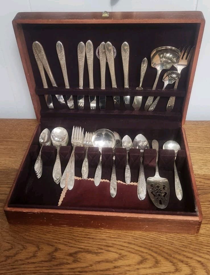 Vintage National Silver Co A1 Rose Leaf Cutlery Flatware 53 Pieces Spoon   Fork 2