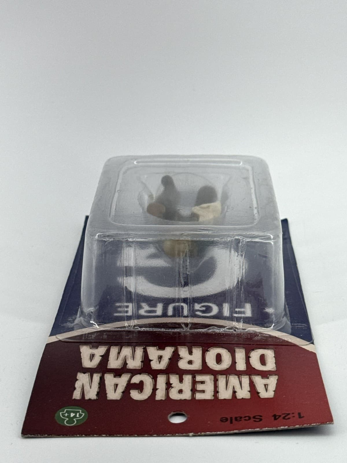 American Diorama 1:24 Scale Man Mechanic Kneeling 4