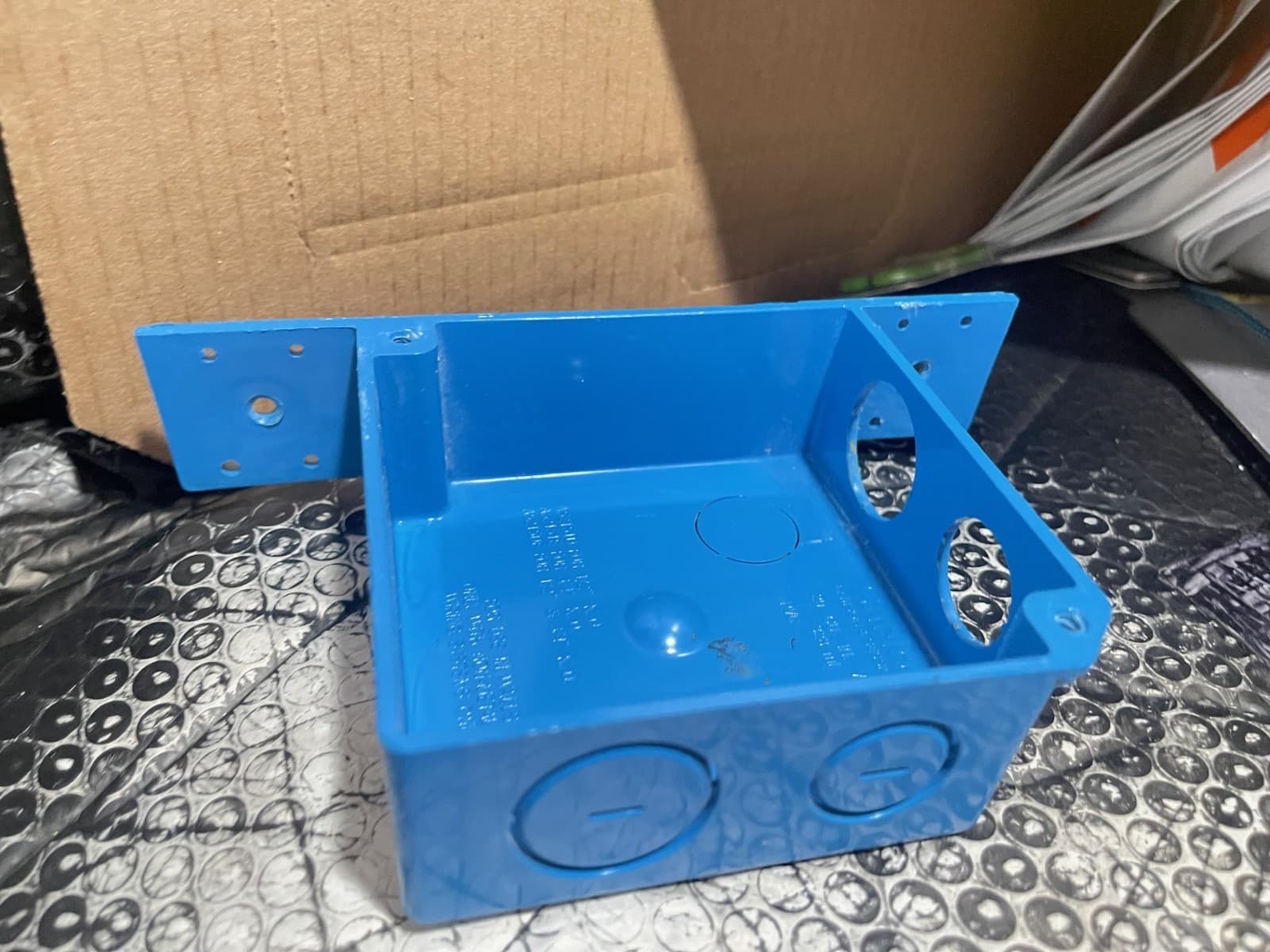 Carlon A521DE-CARR Blue ENT Switch and Outlet Box 2-Gang 20 cu. in.(M4) 2