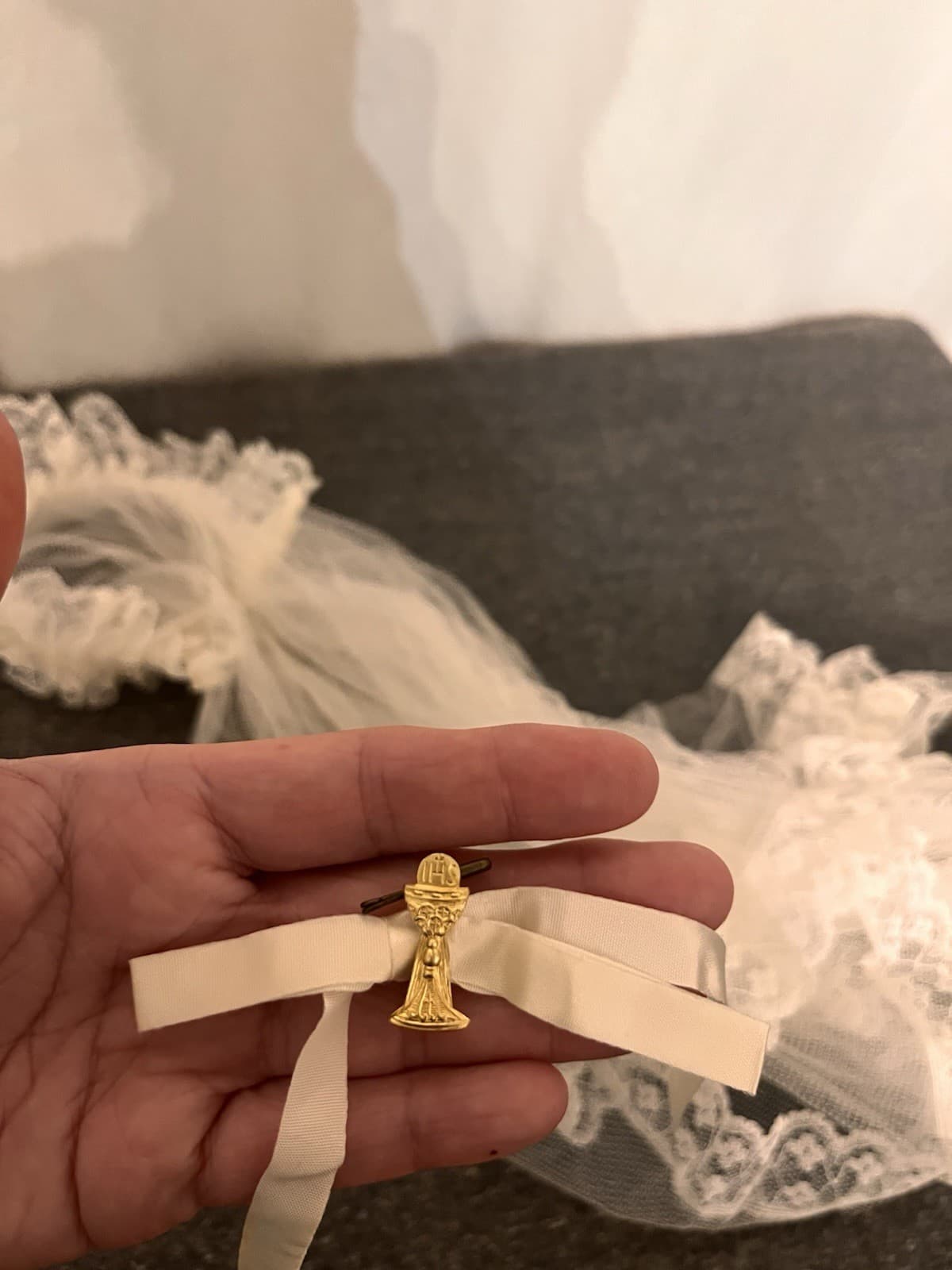 VTG Girls First Communion Veil / Headpiece Lace Tulle & Monogram Pin 5