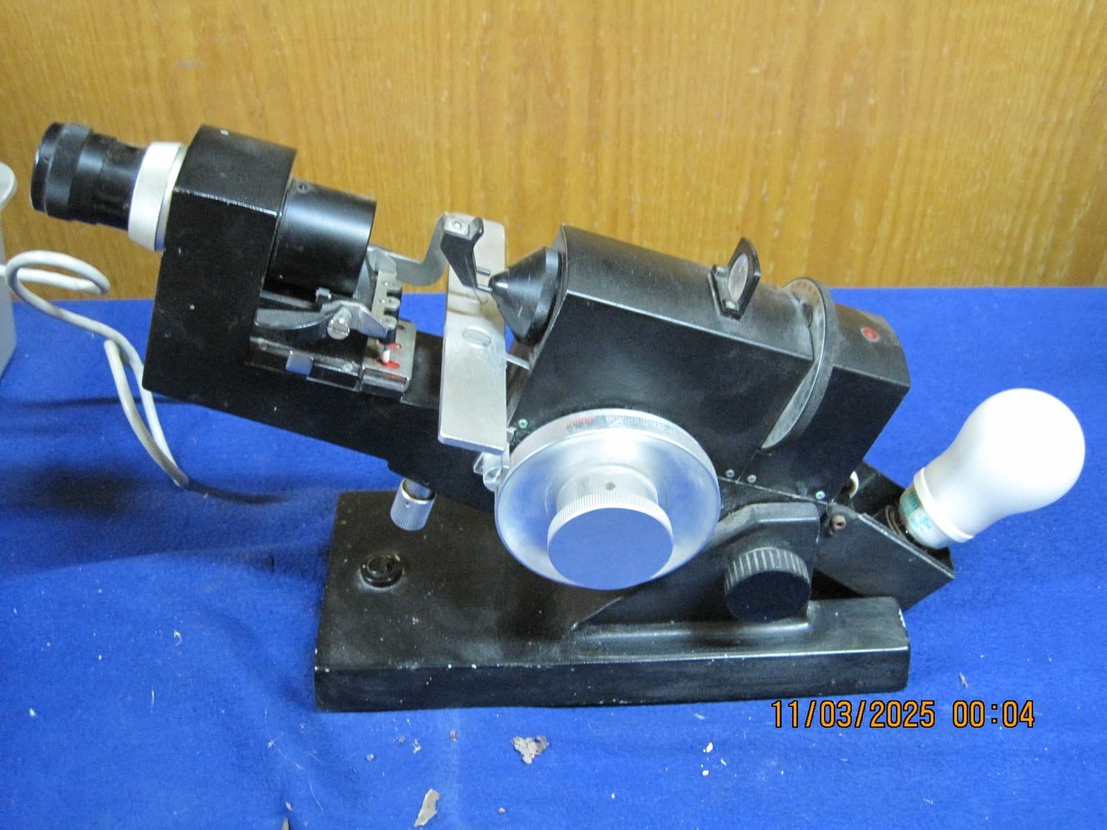 Burton Model 2020 Manual Optometry Lensmeter Lensometer 2