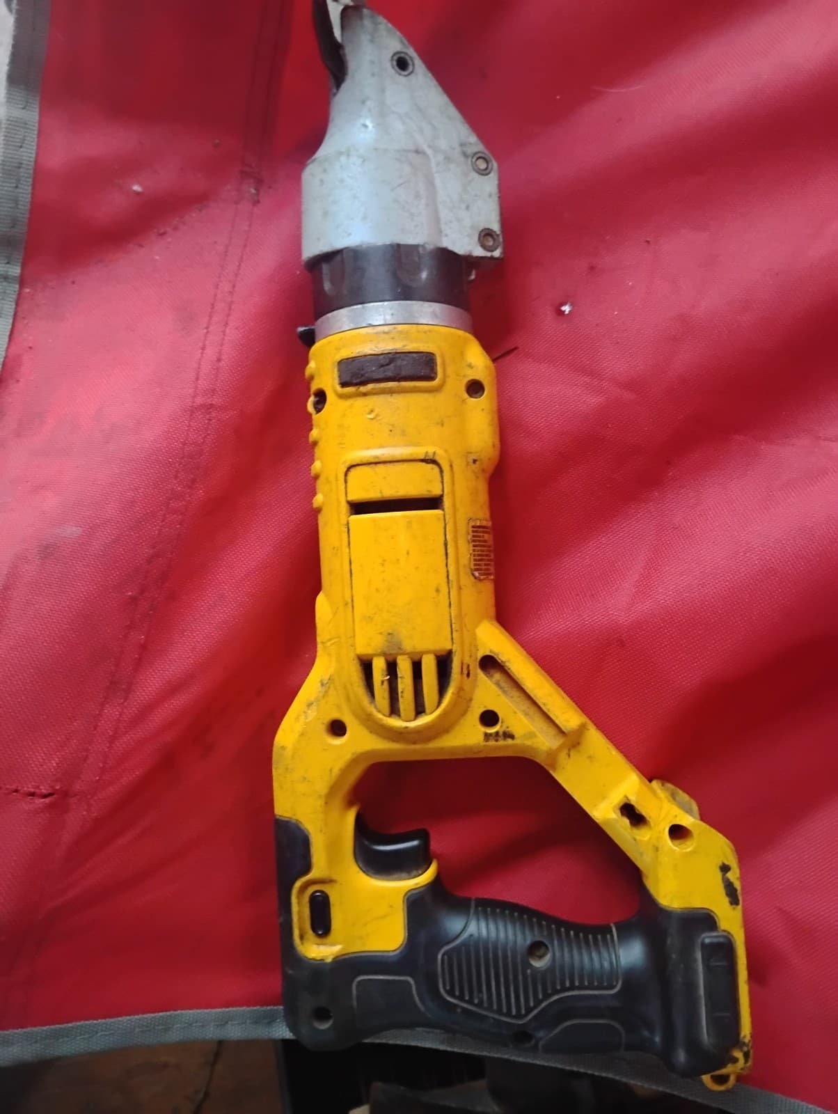 DEWALT 20V MAX DCS491 Cordless 18-Gauge Swivel Head Shears (Tool Only) 2