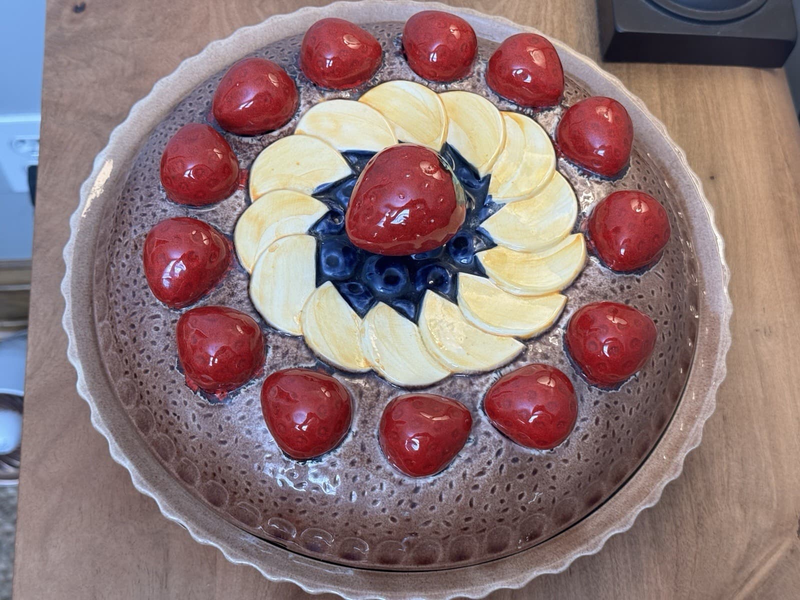 Vintage SMIOR Ceramica Fruit Tart Covered Pie Dish Strawberry Apple Blueberry 14 6