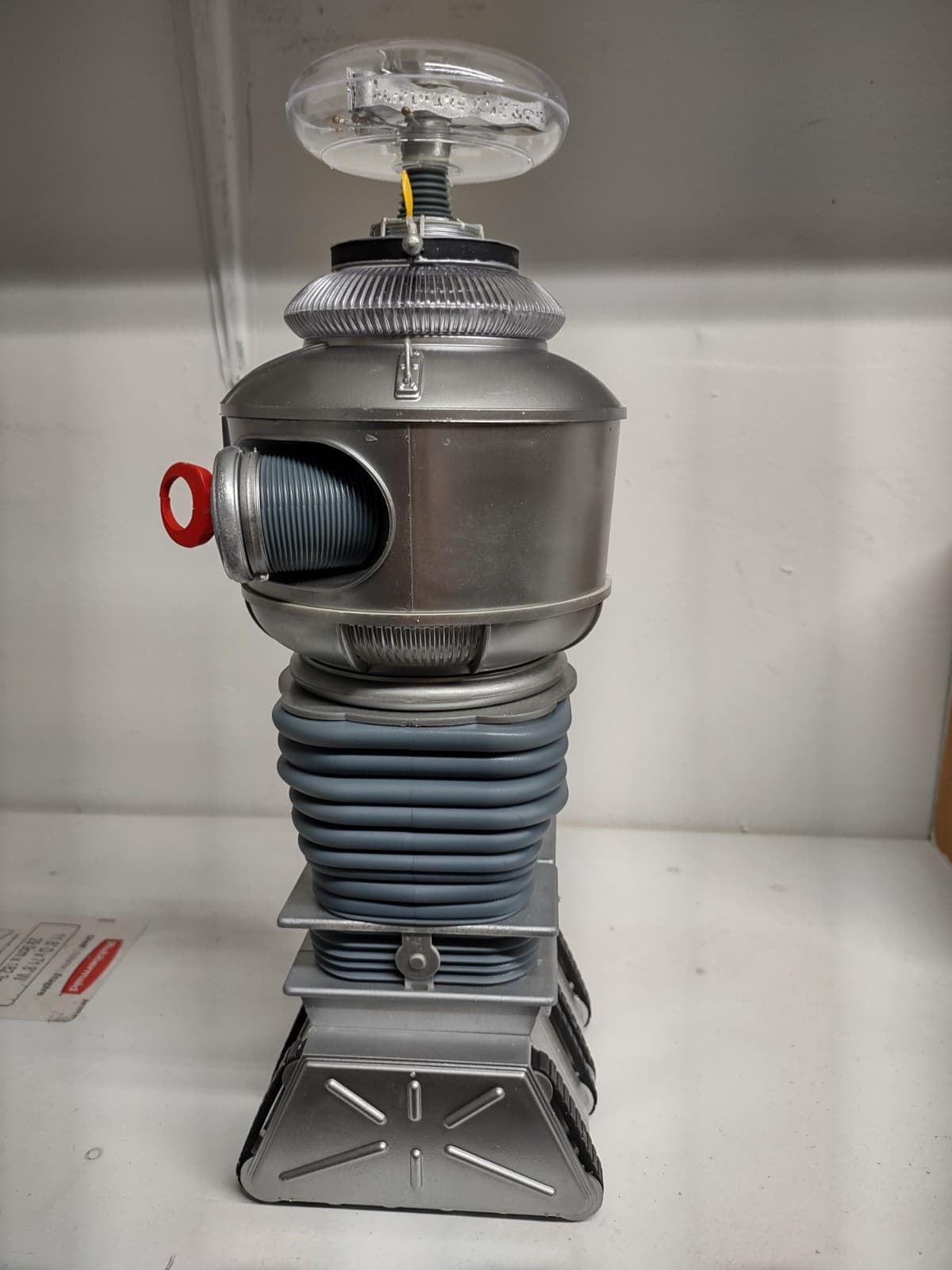 Moebius Models Robot B9 (Lost in Space) 1/6 scale (ready to display) 6