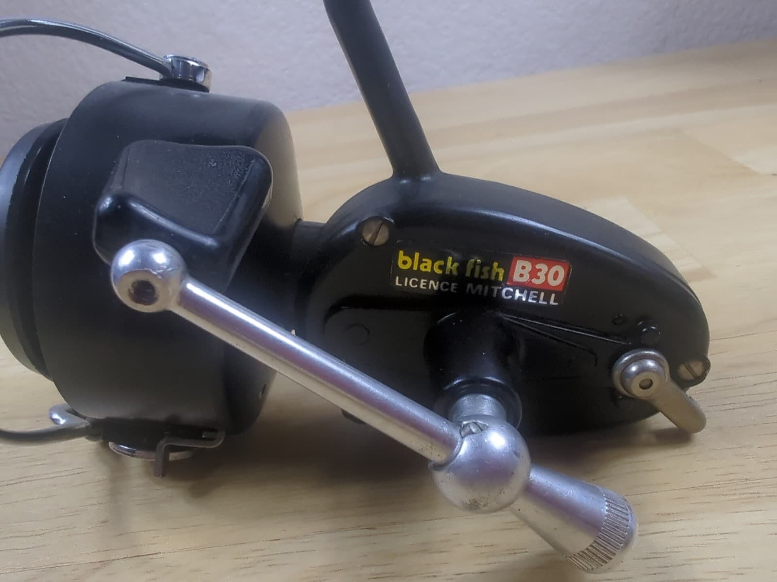 RARE BLACK FISH B30 LICENSE MITCHELL. Great CONDITION. VINTAGE. 2