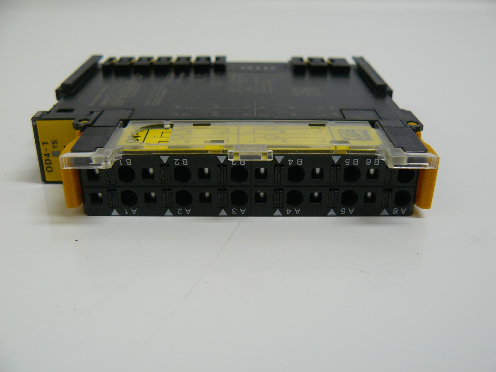 OMRON GRT1-OD4-1 DIGITAL OUTPUT UNIT NEW 2