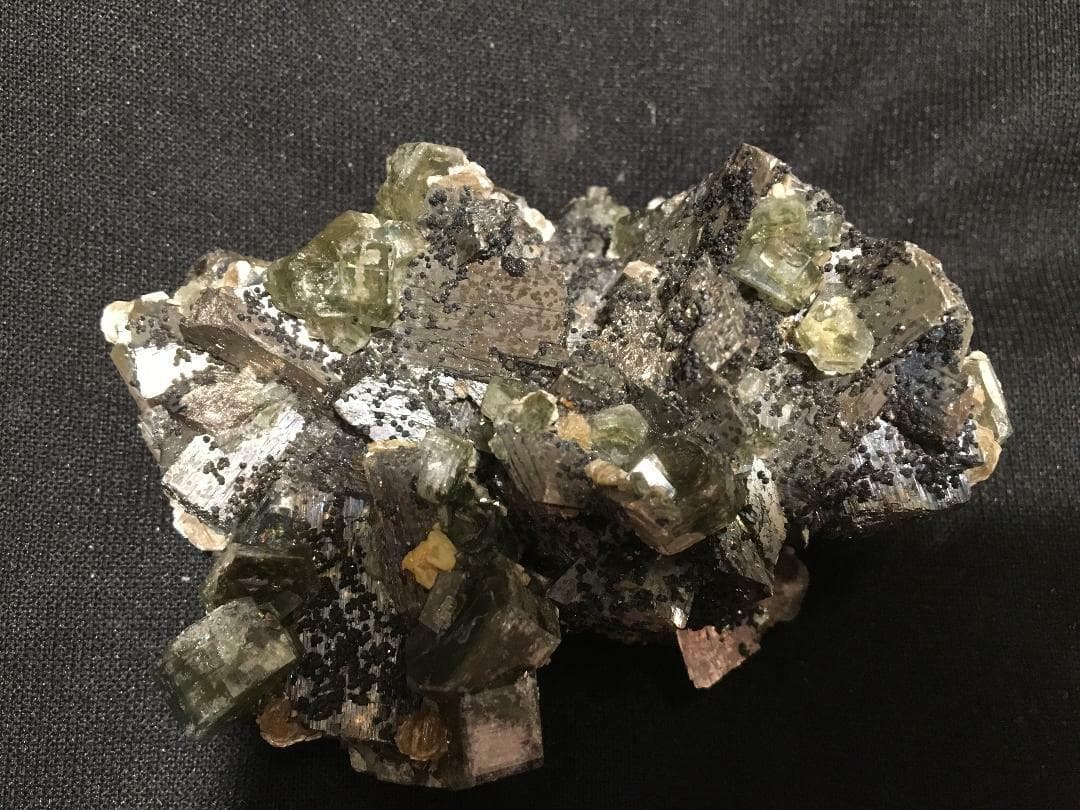 KB: FANTASTIC! SW FL. YELLOW FLUORAPATITE XLS. ON MATRIX FROM PORTUGAL 4