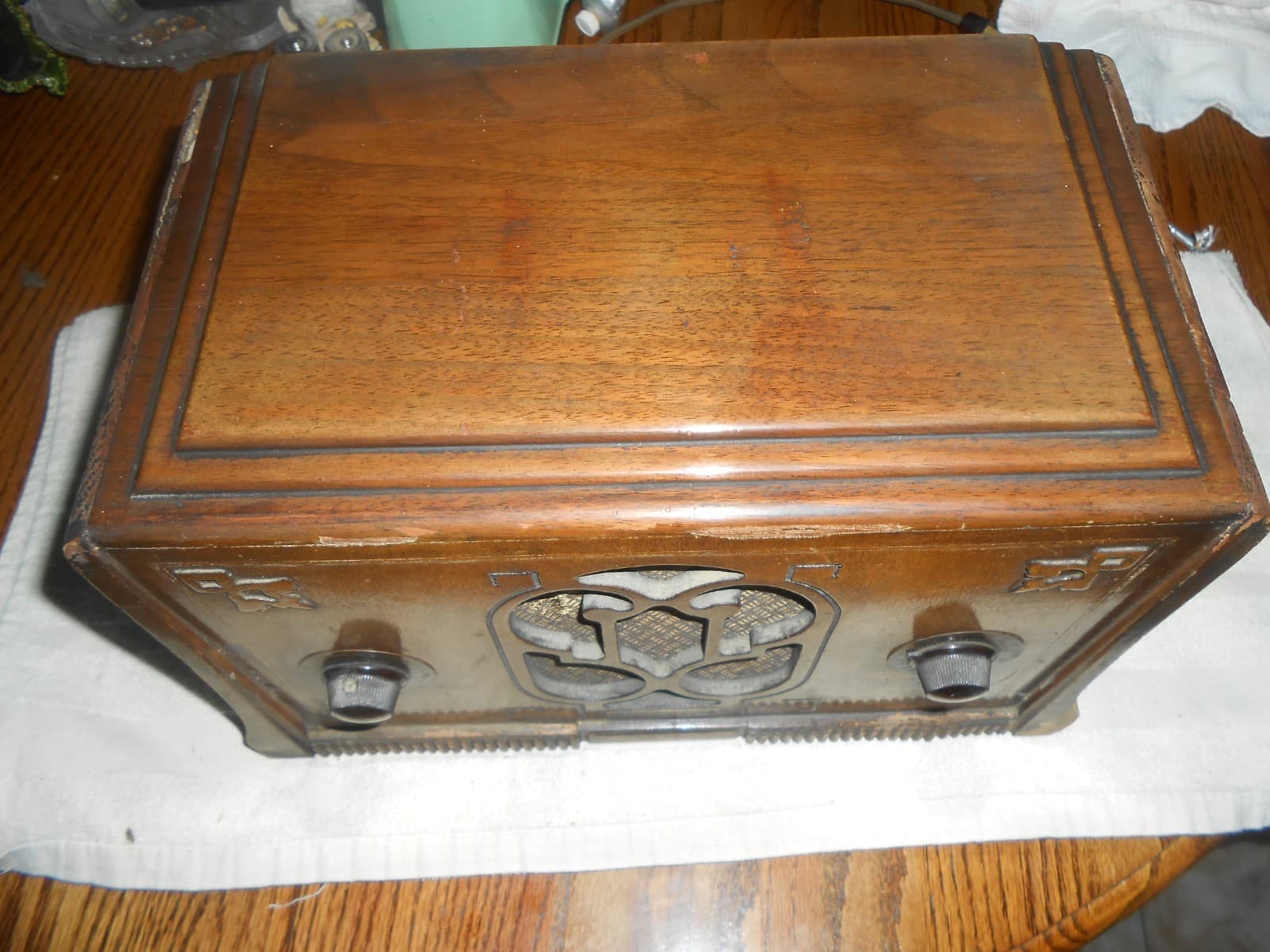V. COOL Vintage Clarion Super Heterodyne Wooden Tombstone Tube Radio (Powers Up) 3