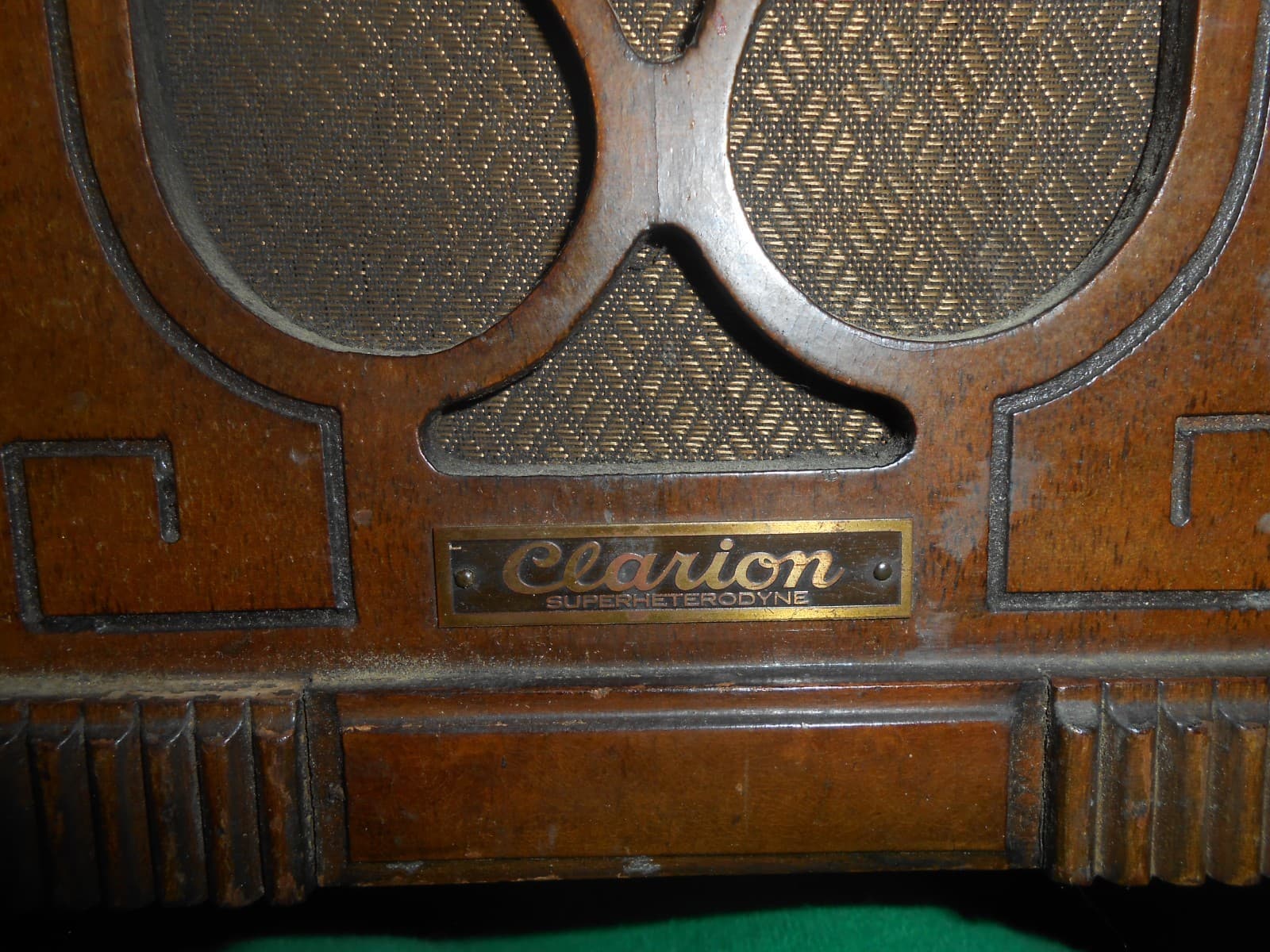 V. COOL Vintage Clarion Super Heterodyne Wooden Tombstone Tube Radio (Powers Up) 2