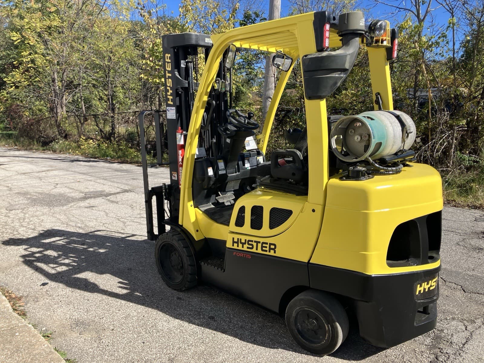 2019 Hyster 7000 LB Forklift with Side shift and Triple Mast 5