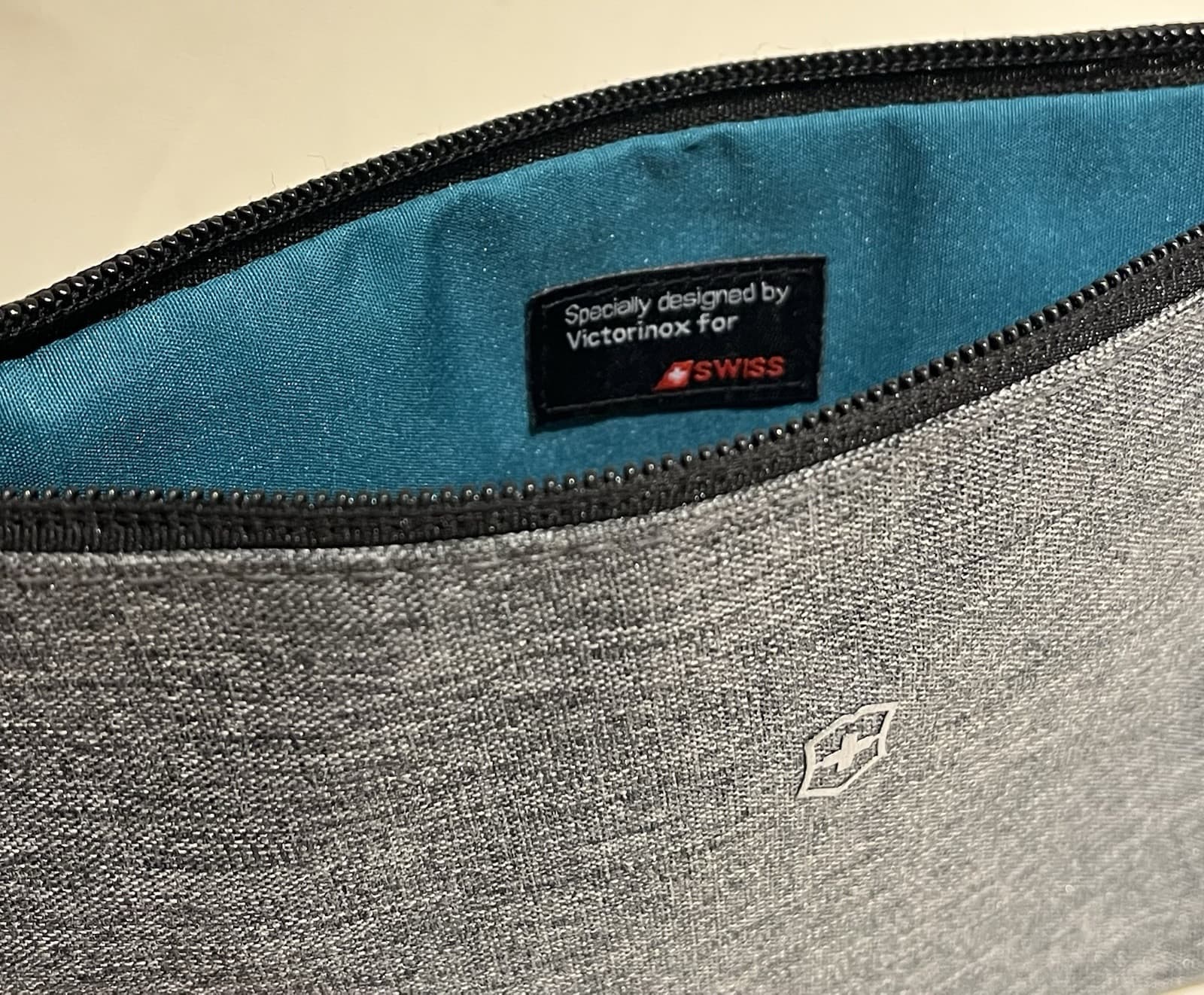 Swiss International Airlines Victorinox Zippered Inflight Amenity Bag *empty* 4