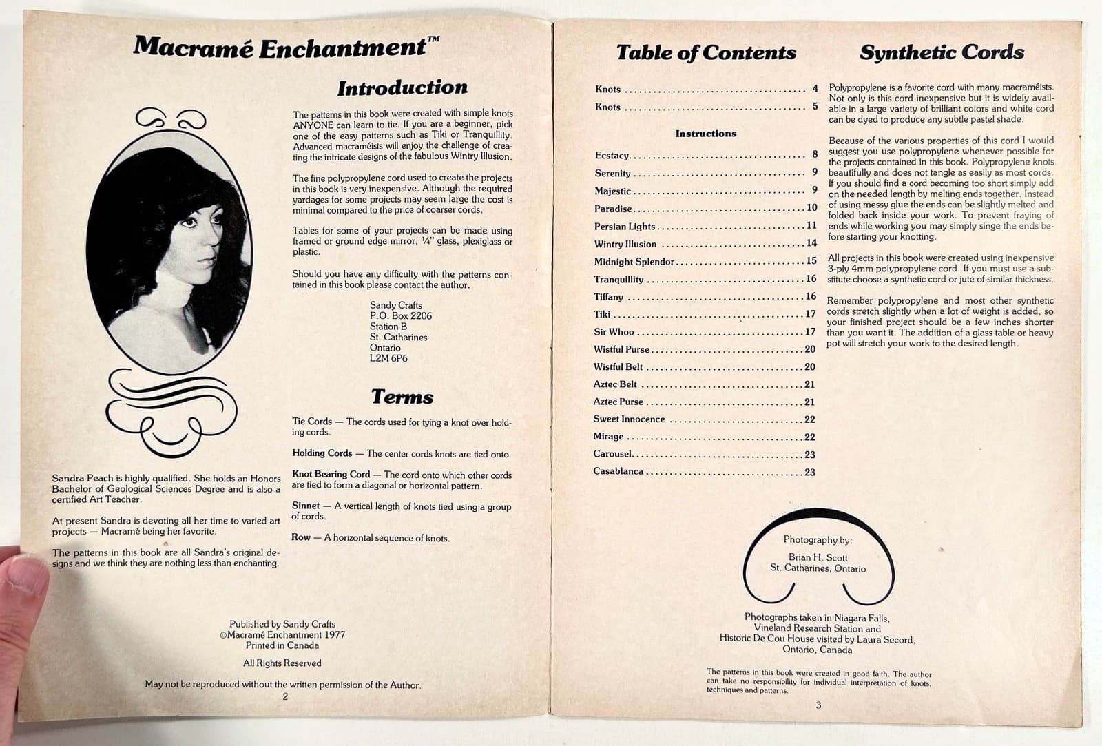 1977 MACRAME ENCHANTMENT #1 pattern book KITSCH plant hangers INTERIOR DESIGN 3