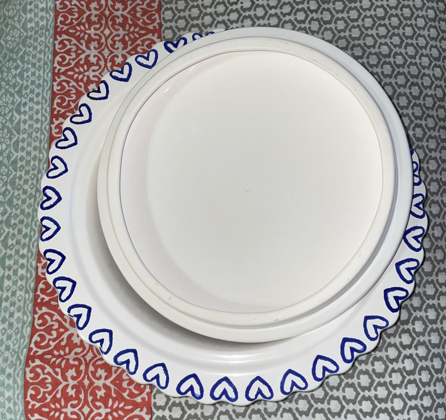 Two Bears Pottery Hand painted Hearts 12” Pie Plate With Lid Microwave Safe 6