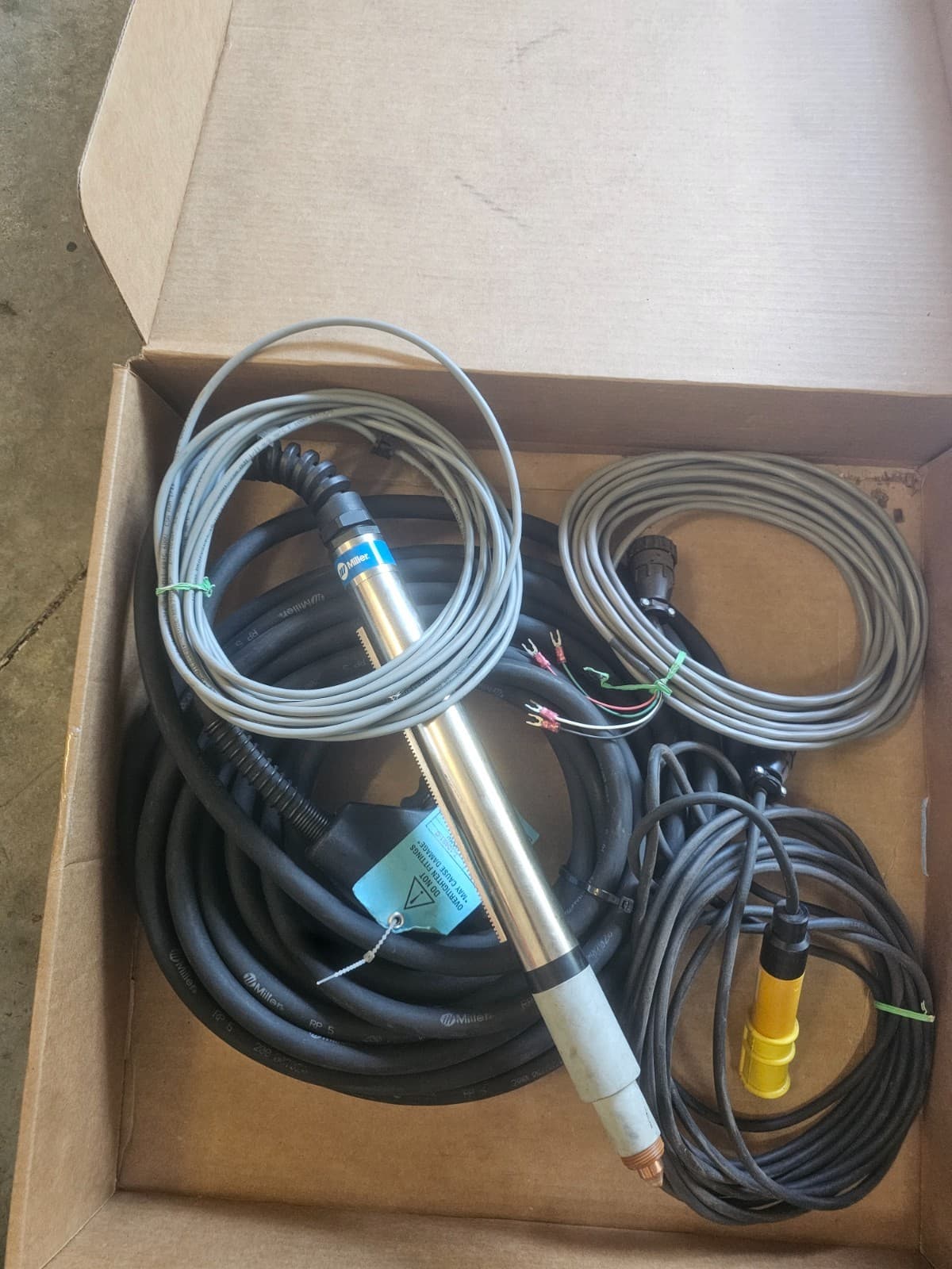 907584004 Miller Spectrum 875 Auto Line Plasma Cutter with Torch and Consumables 6