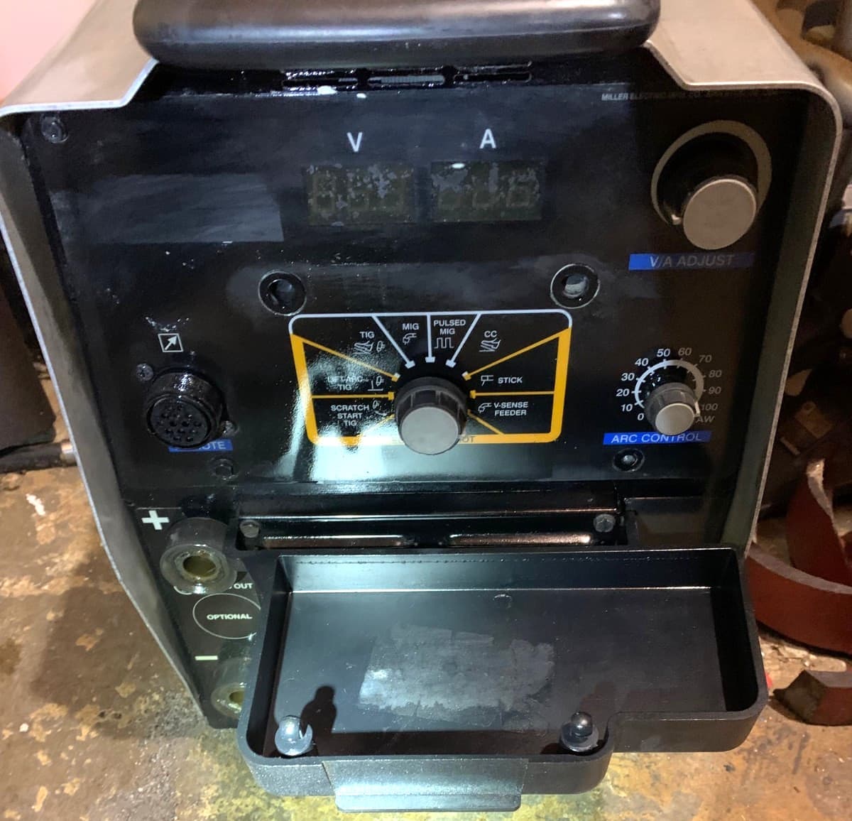 Red D Arc EXTREME 360 by Miller CC/CV Similar to XMT 350 Connect to 220V or 480V 2