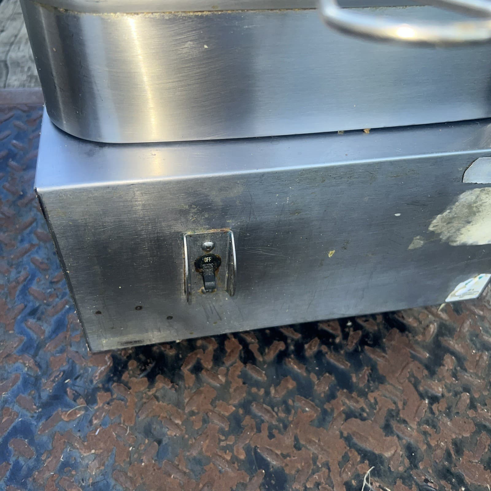 Wells 5E-F15CY 15 lb. Electric Countertop Fryer - 208-240V, 4319/5750W BB 2