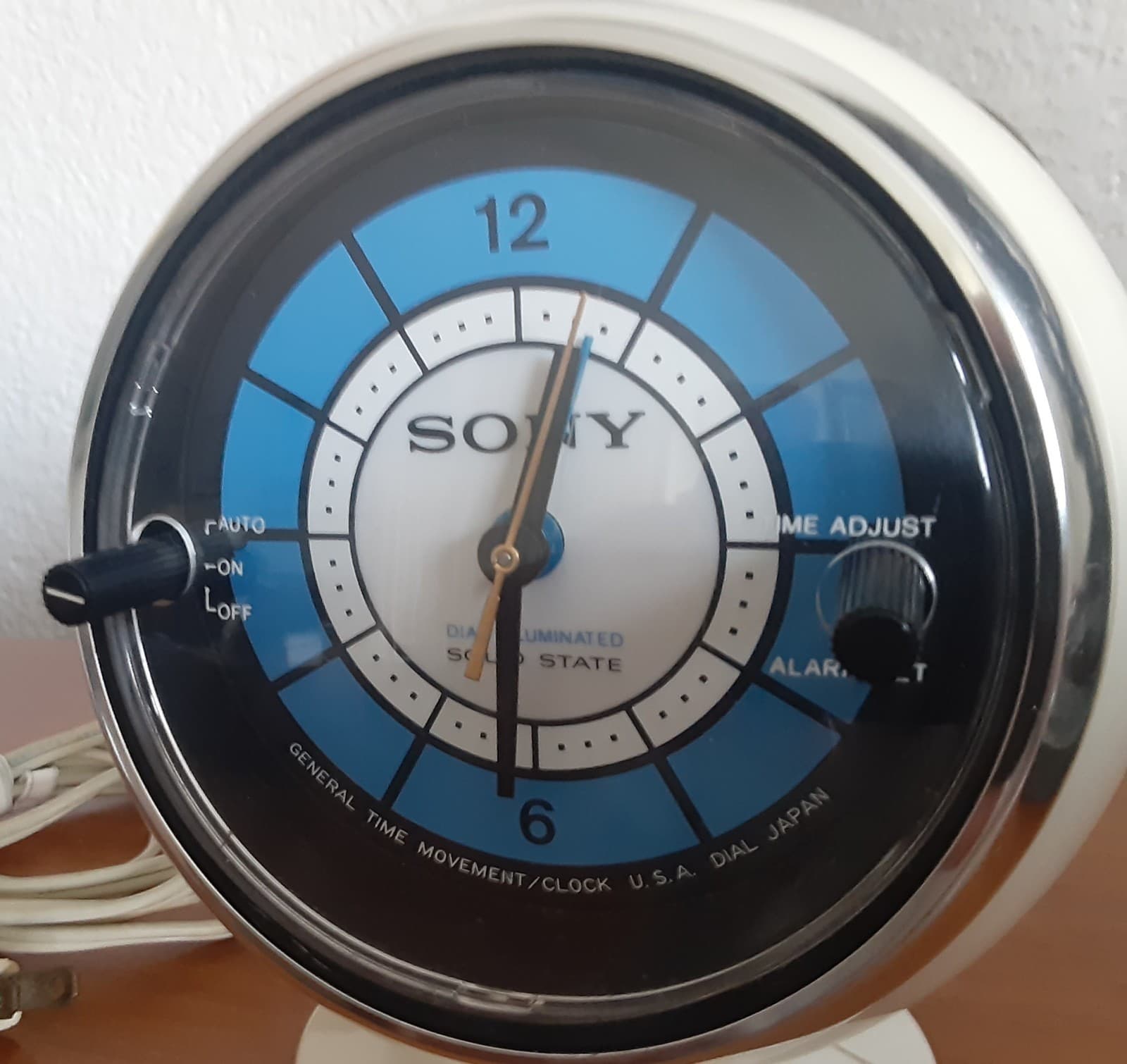 Vintage Sony TR-C290 Electric Alarm Clock & AM Radio - Works! Mid Modern Century 2