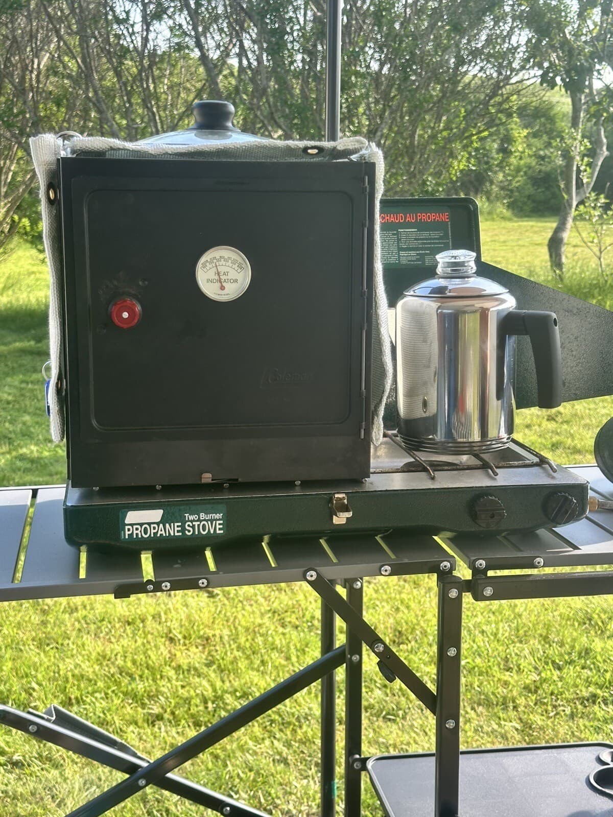 Coleman Classic Camp Oven Thermal Blanket plus an Interior Heat Diffuser plate. 6