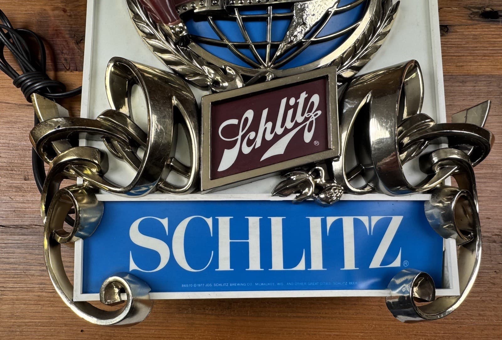 Vintage 1977 SCHLITZ Beer Lighted Bar Sign Light Up  Globe Wall Plaque Union 5