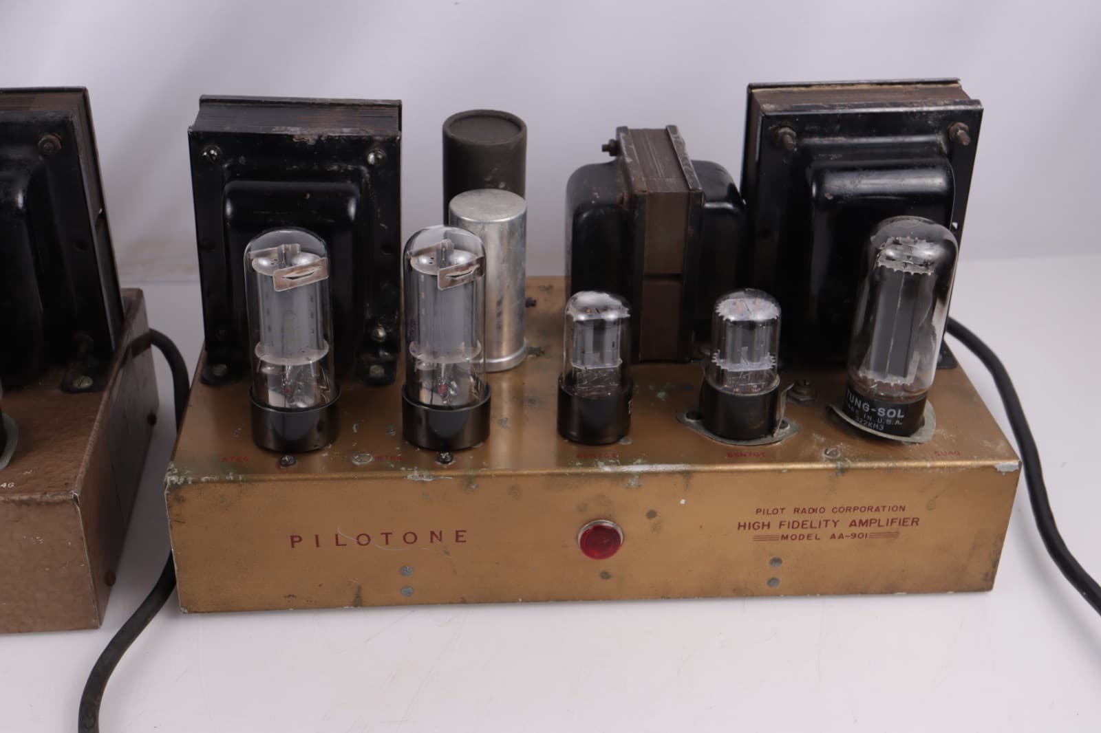 Pair of  Pilot Pilotone AA-901 Mono Bloc Power Amplifiers 3