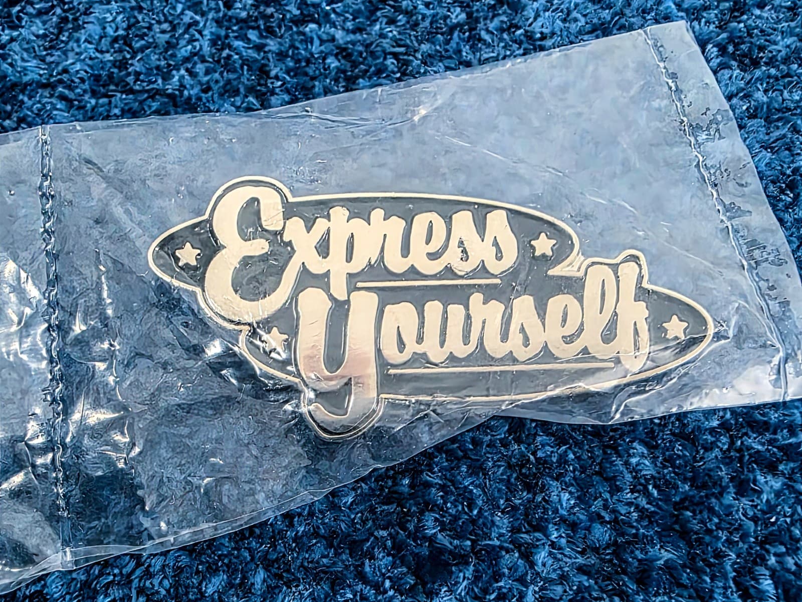 MADONNA SEALED RE-INVENTION TOUR PIN EXPRESS YOURSELF BOY TOY 2004 BADGE 2