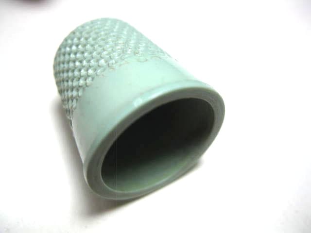 5 Vintage Plastic Thimbles Tan,Pink,Peach,MInt Green (Germany) 6