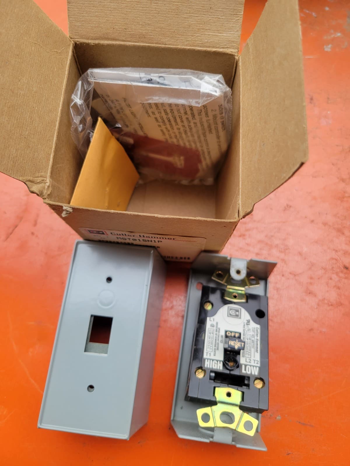 EATON MST01SN1P 1 POLE STARTER SWITCH With Pilot Light 2