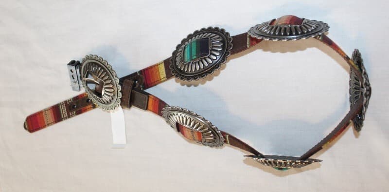 New girls ARIAT multi-colored belt with large oval floral conchos Size 26 2