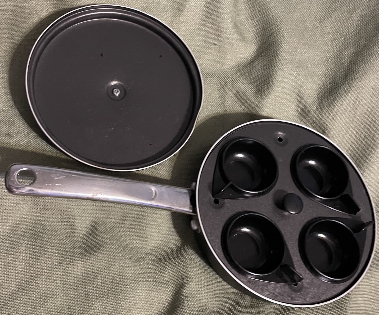 “FABERWARE” NON-STICK COOKWARE (4) EGG POACHER cooker POT/PAN w/LID (8” ACROSS) 3