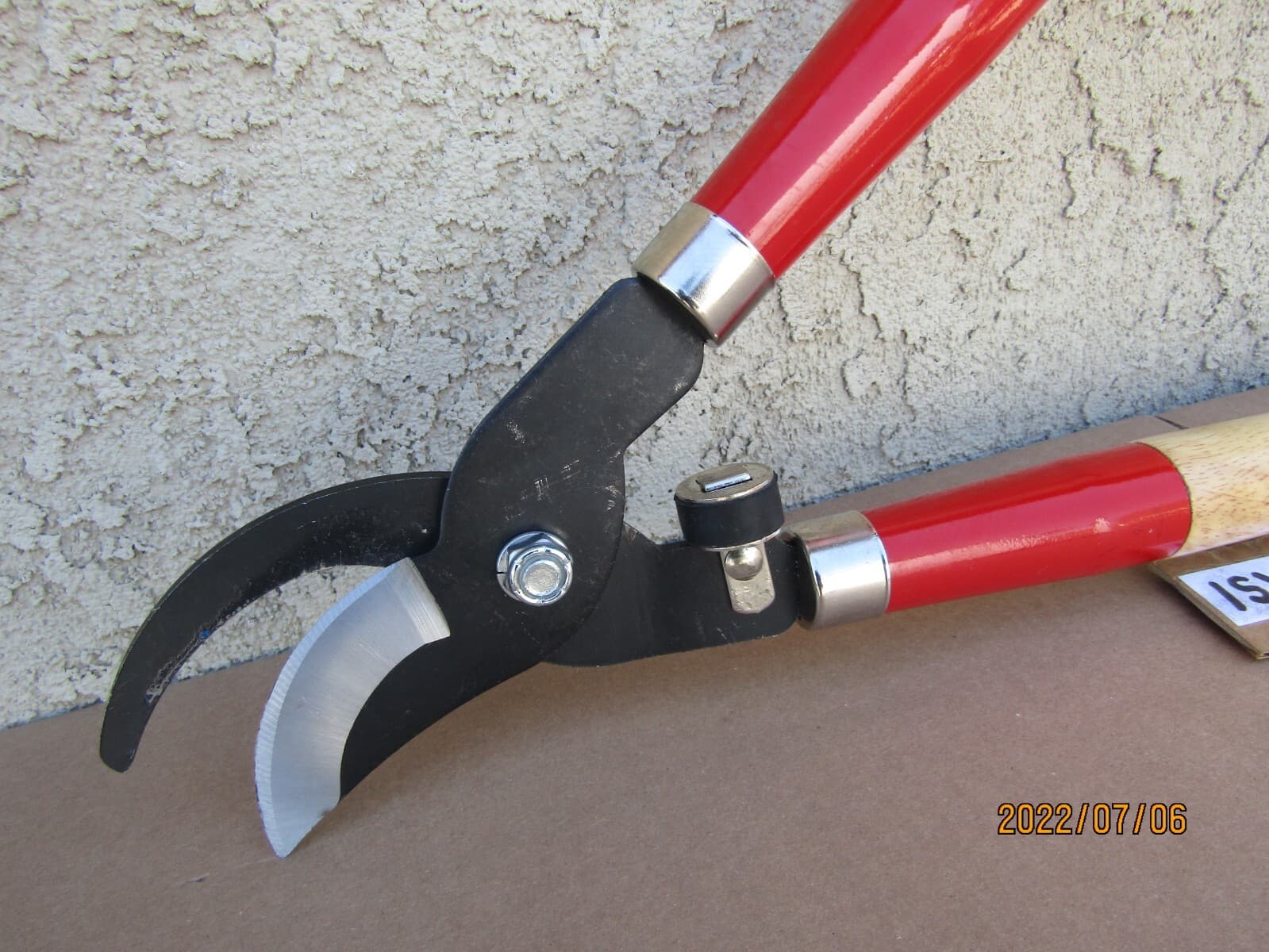 28'' LOPPING SHEAR HARDWOOD HANDLES.GREAT FOR  YOUR GARDEN MAINTENANCE  4