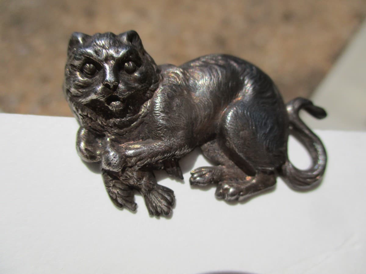 Vintage Antique French "REALISTIC CAT HOLDING A BIRD" White Metal Button 2