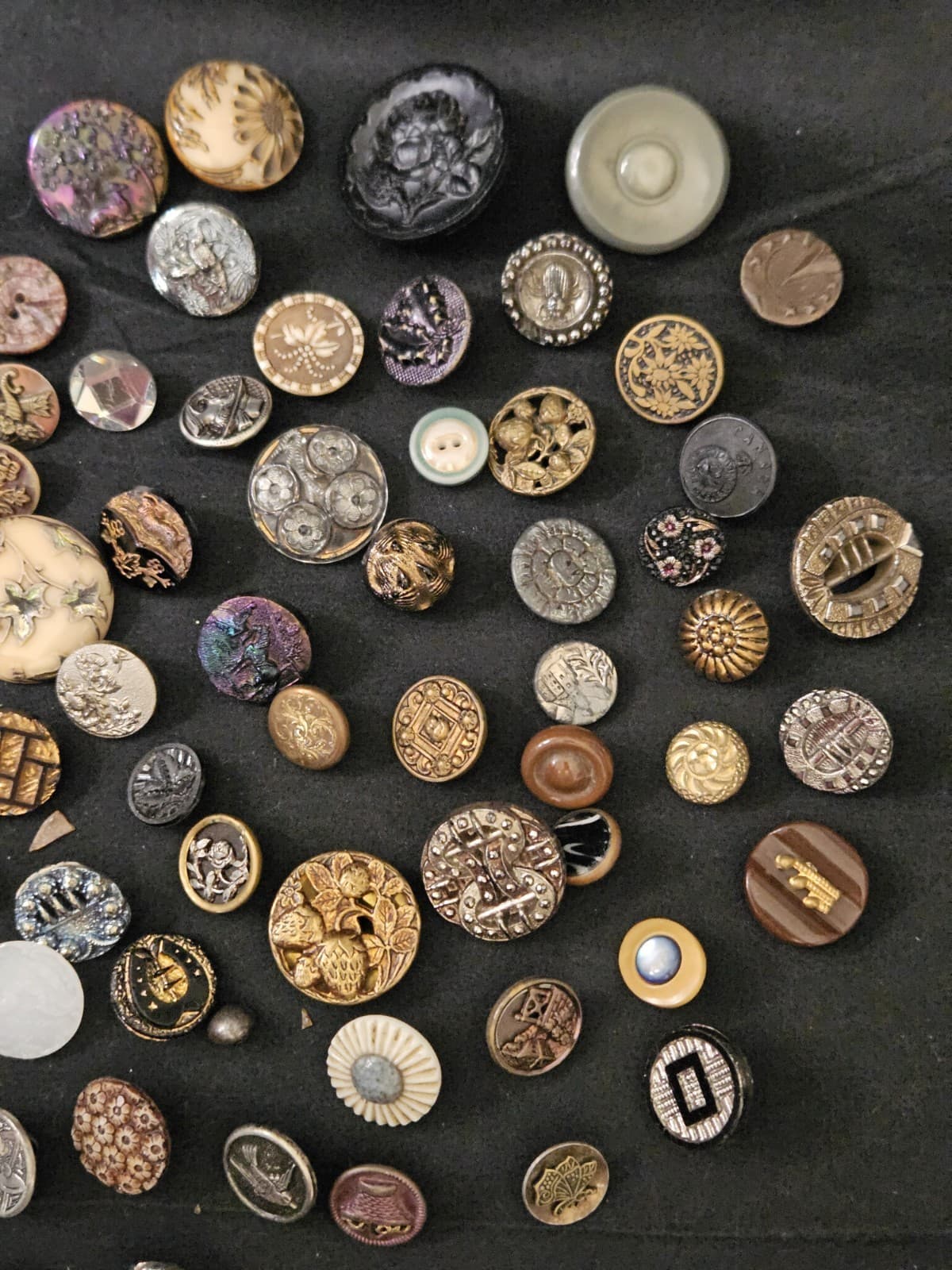 Lot of 105 Antique/Victorian Mixed Material Buttons  3