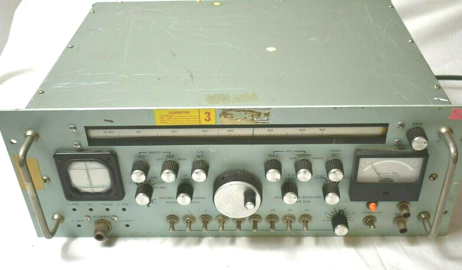MICROTEL WIDE RANGE RECEIVER TYPE WR-200 POWERS UP KNOBS DIALS WORK 4