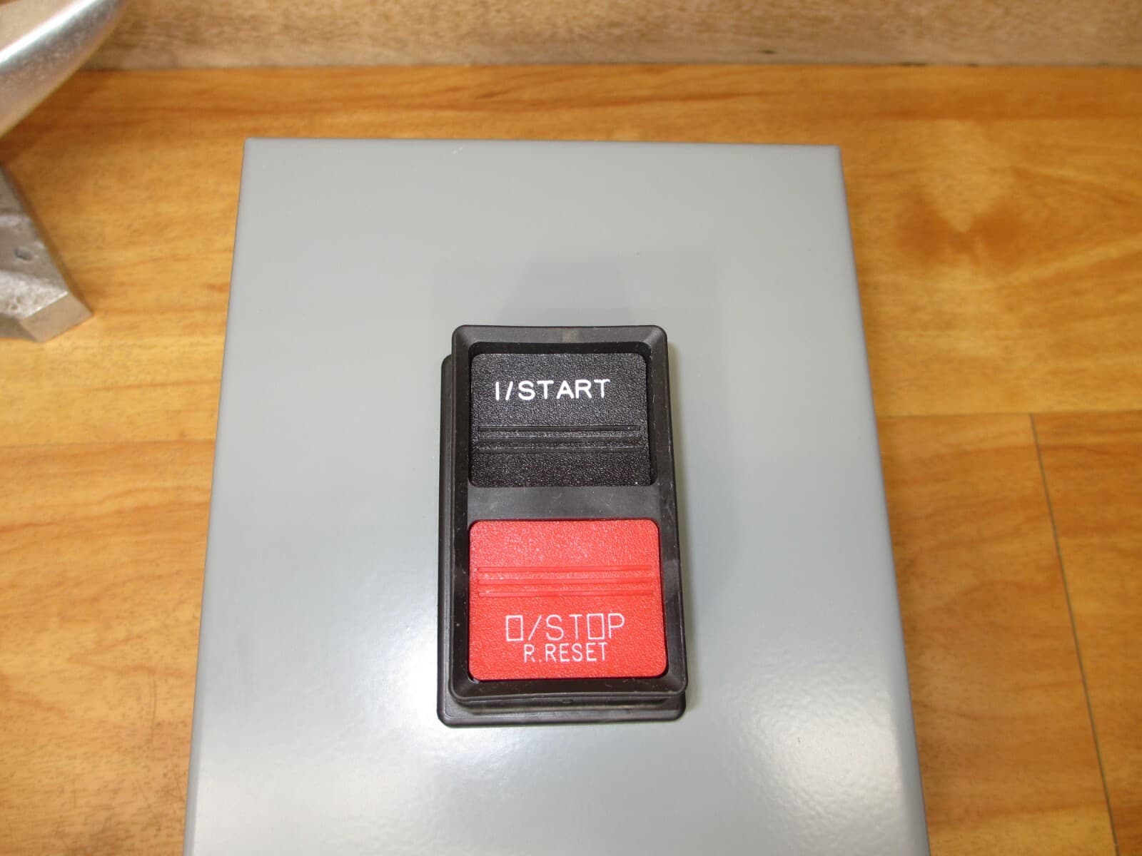 Square D 2510MBA2 *NEW* AC Manual Starter Switch 3