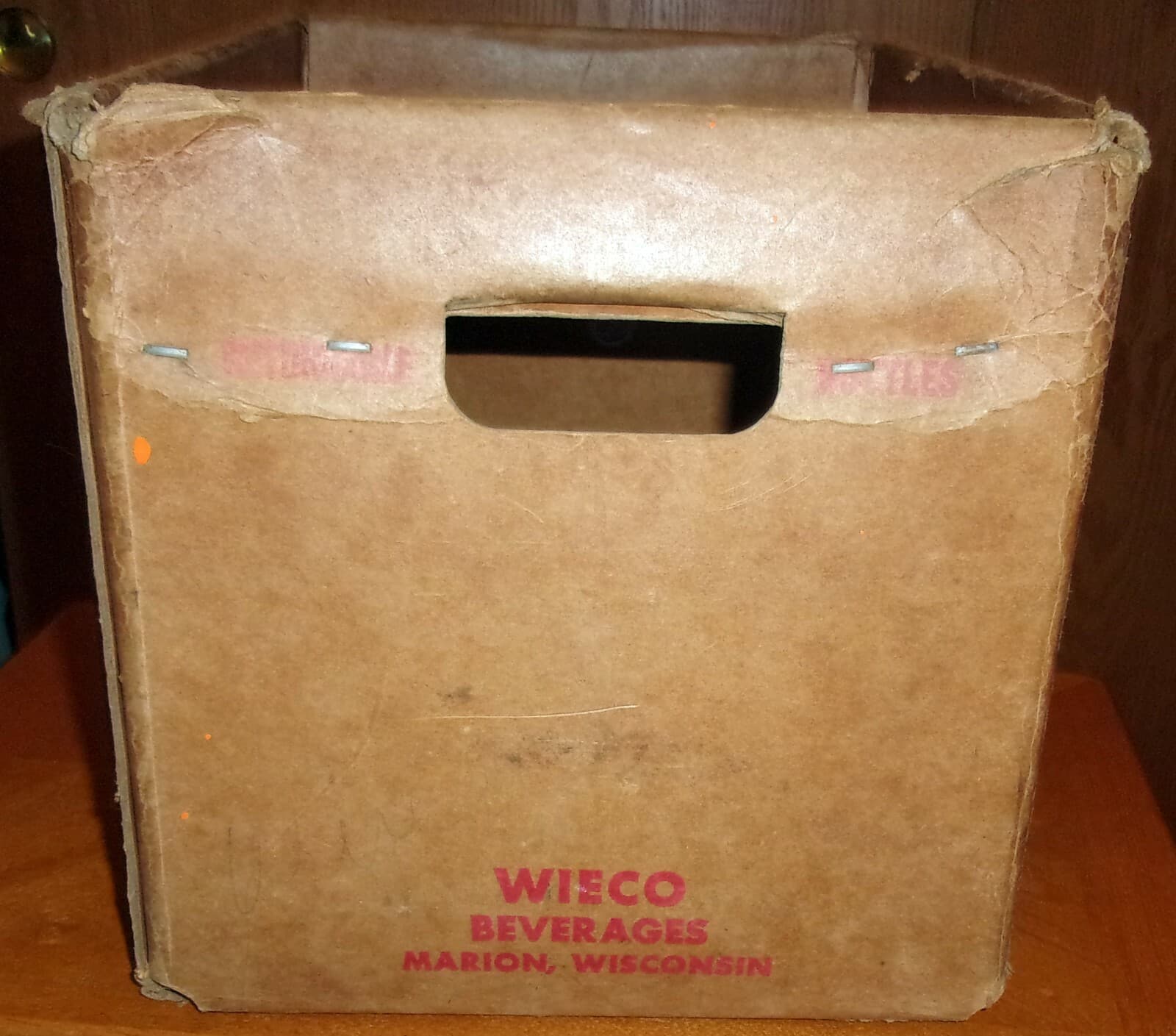 1979  VTG Box Crate Wieco Beverages Wiesmann Marion Wisconsin Soda Pop Bottles 2