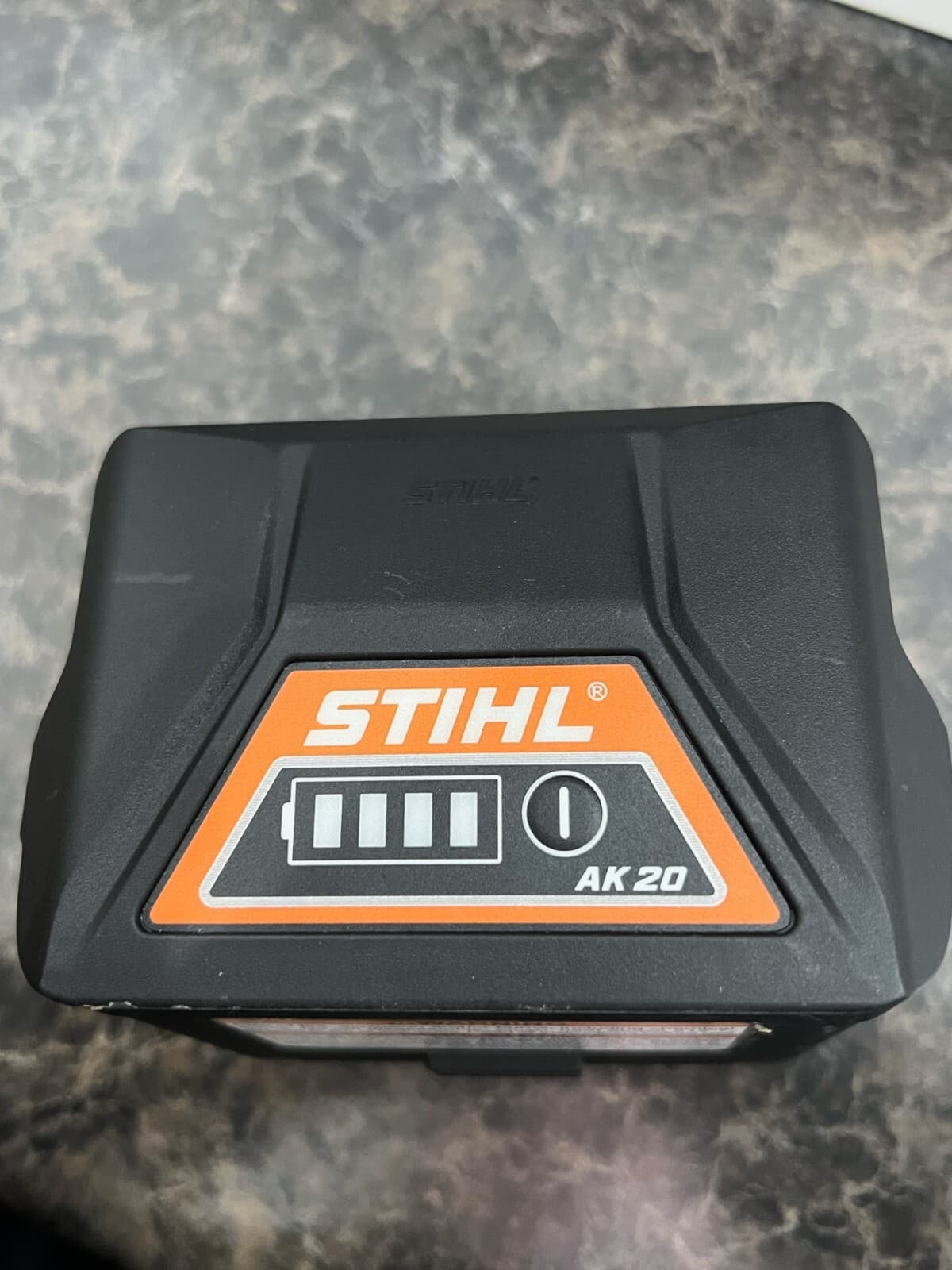AK 20 NEW STIHL AK20 batteries 36 VOLTS 2