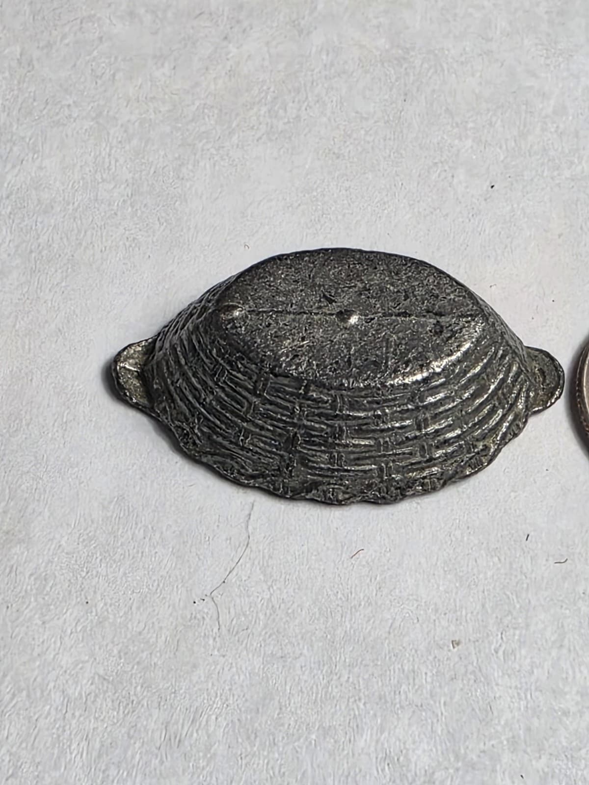 Vintage DOWST Cracker Jack premium prize metal dollhouse miniature wicker basket 3