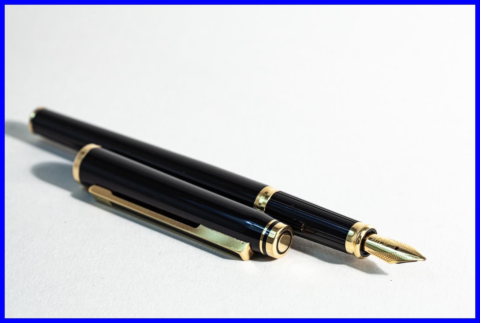 CROSS Fountain Pen In Black & Gold With 18K 750 Medium Nib 4