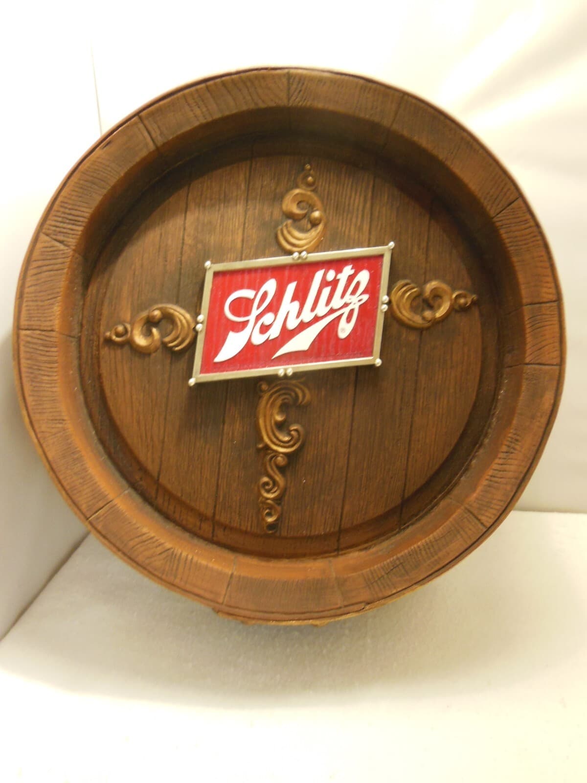 VINTAGE SCHLITZ FAUX WOOD BEER BARREL KEG END WALL ADVERTISING SIGN 19 1/4"